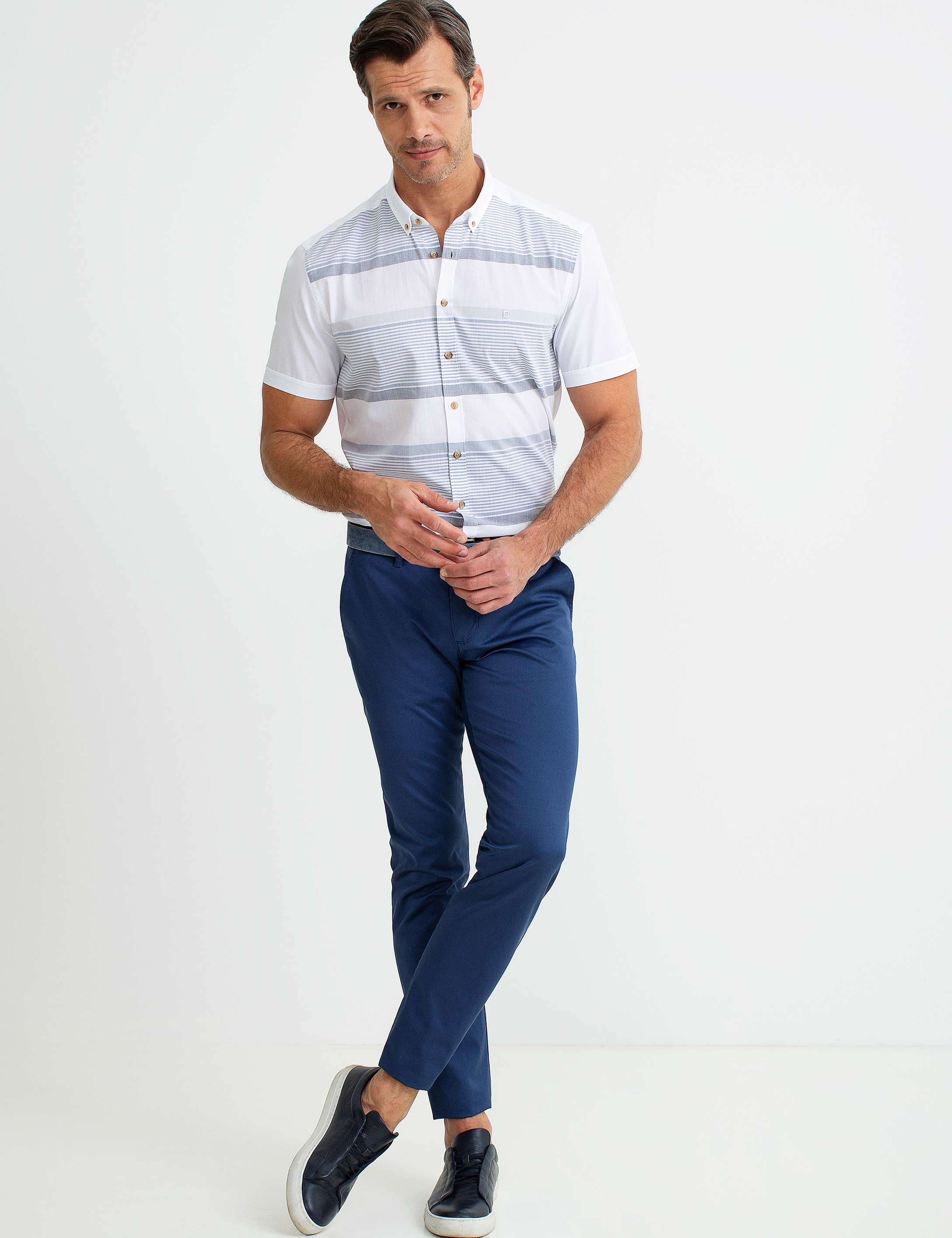 Mavi Detaylı Beyaz Slim Fit Kısakol Gömlek