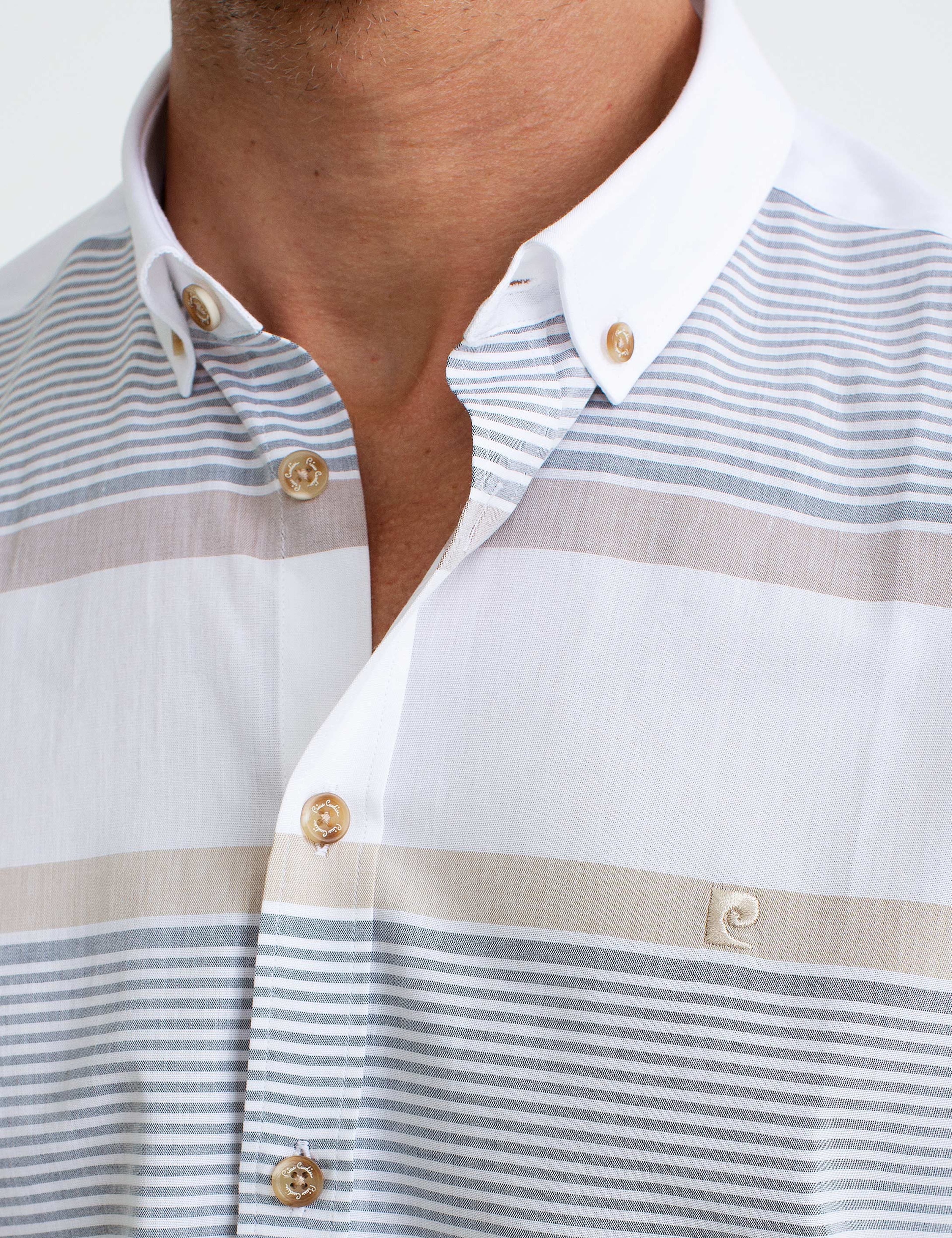Turuncu Detaylı Beyaz Slim Fit Kısakol Gömlek