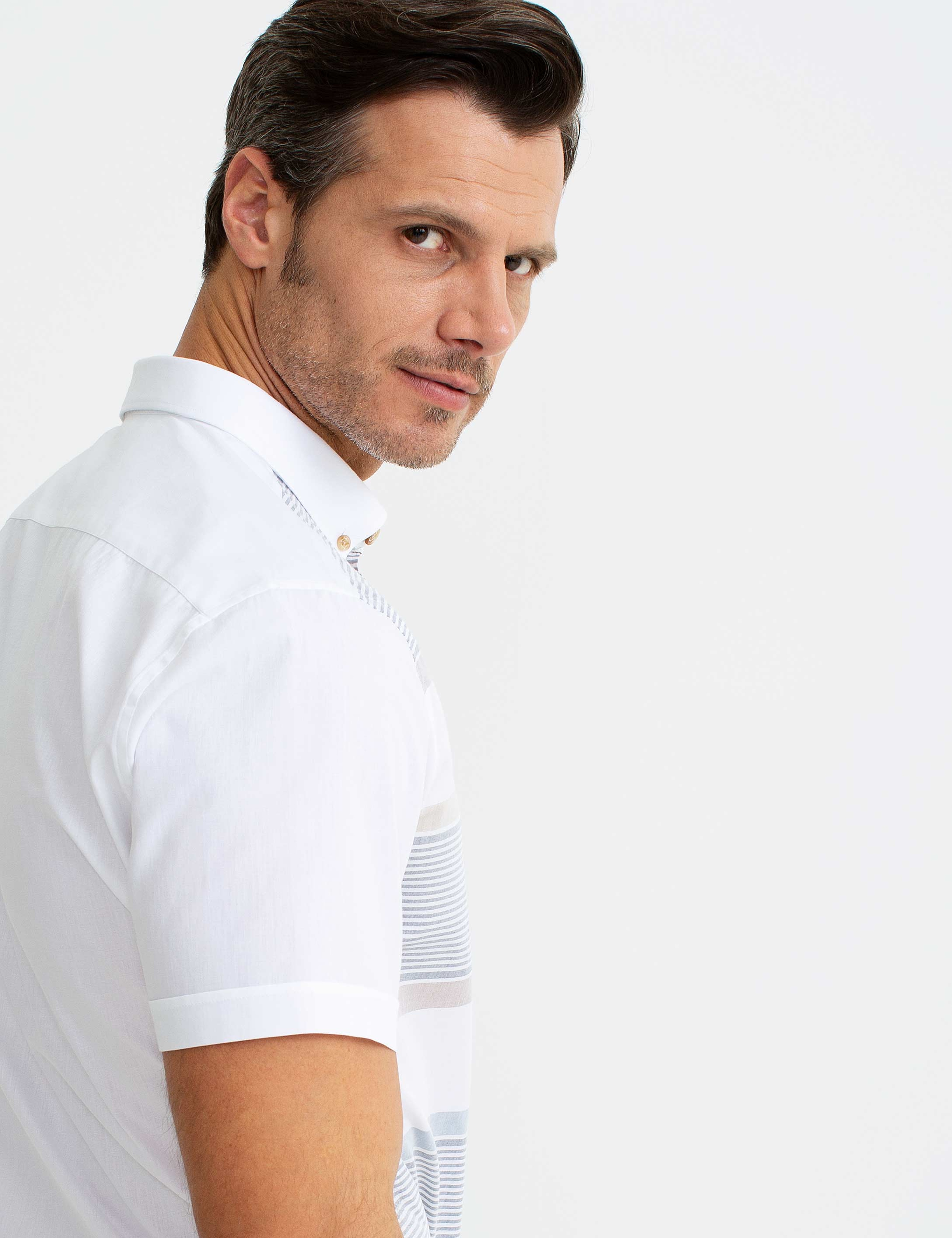 Turuncu Detaylı Beyaz Slim Fit Kısakol Gömlek