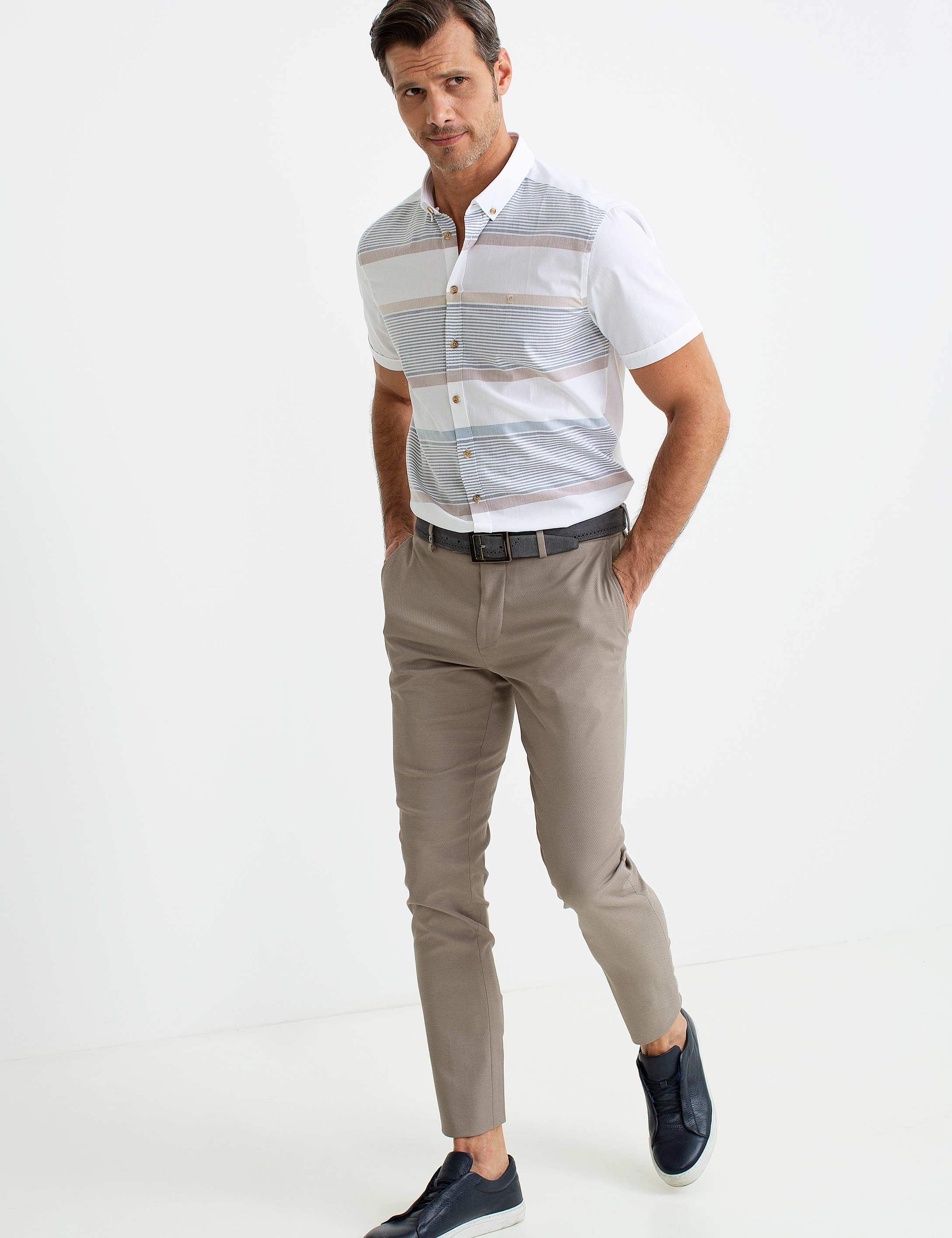 Turuncu Detaylı Beyaz Slim Fit Kısakol Gömlek - Image 2