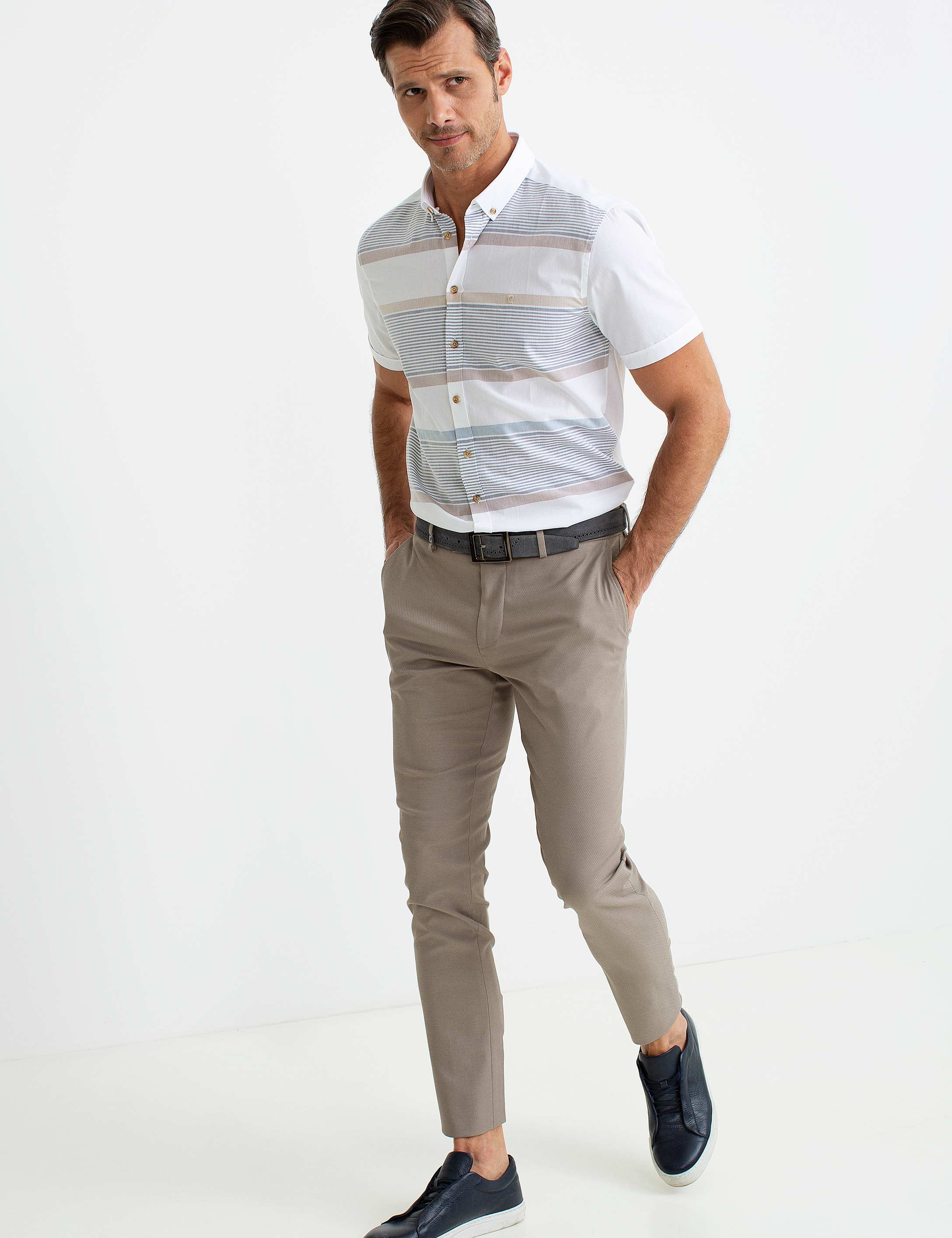 Turuncu Detaylı Beyaz Slim Fit Kısakol Gömlek