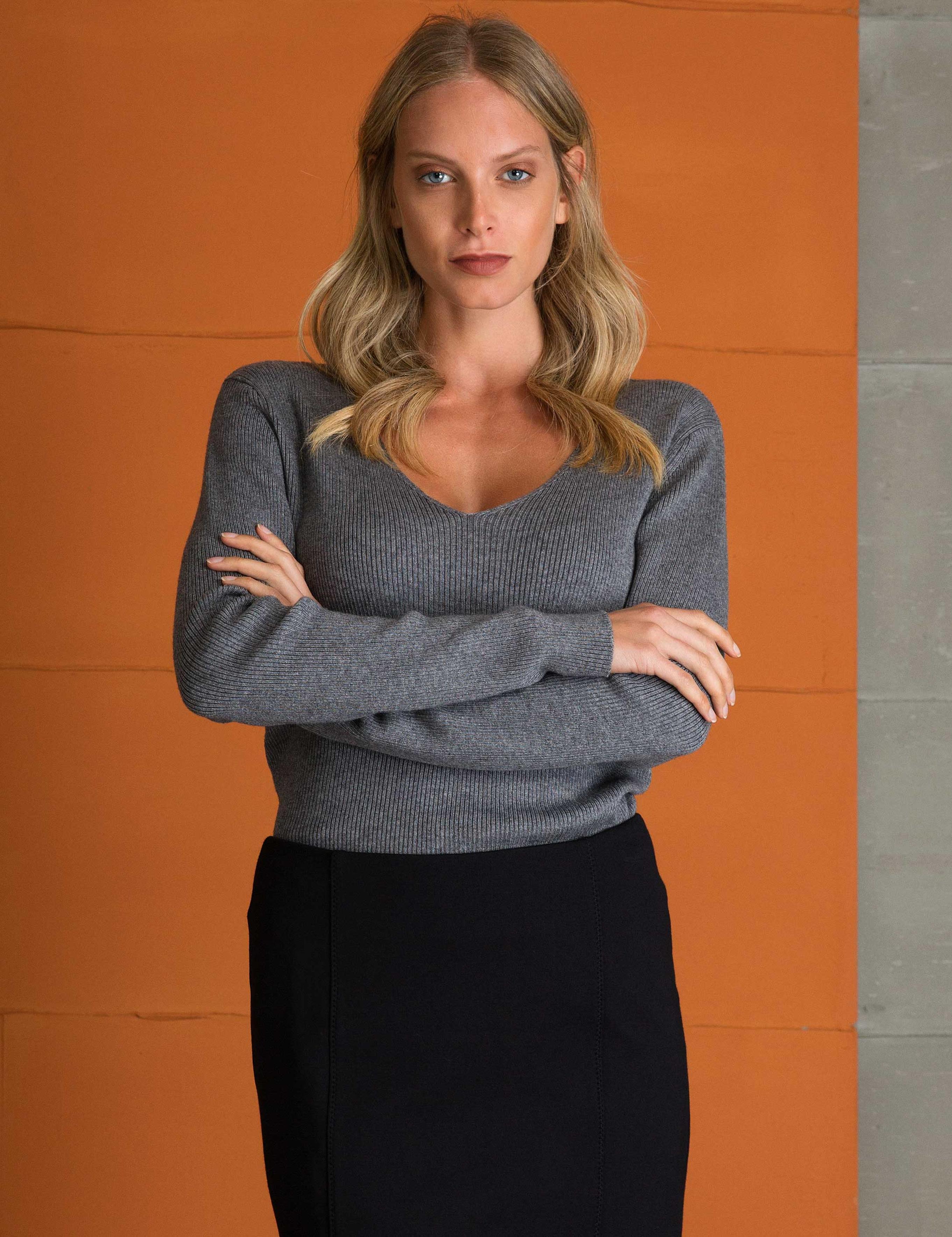 Gri Slim Fit V Yaka Triko Kazak