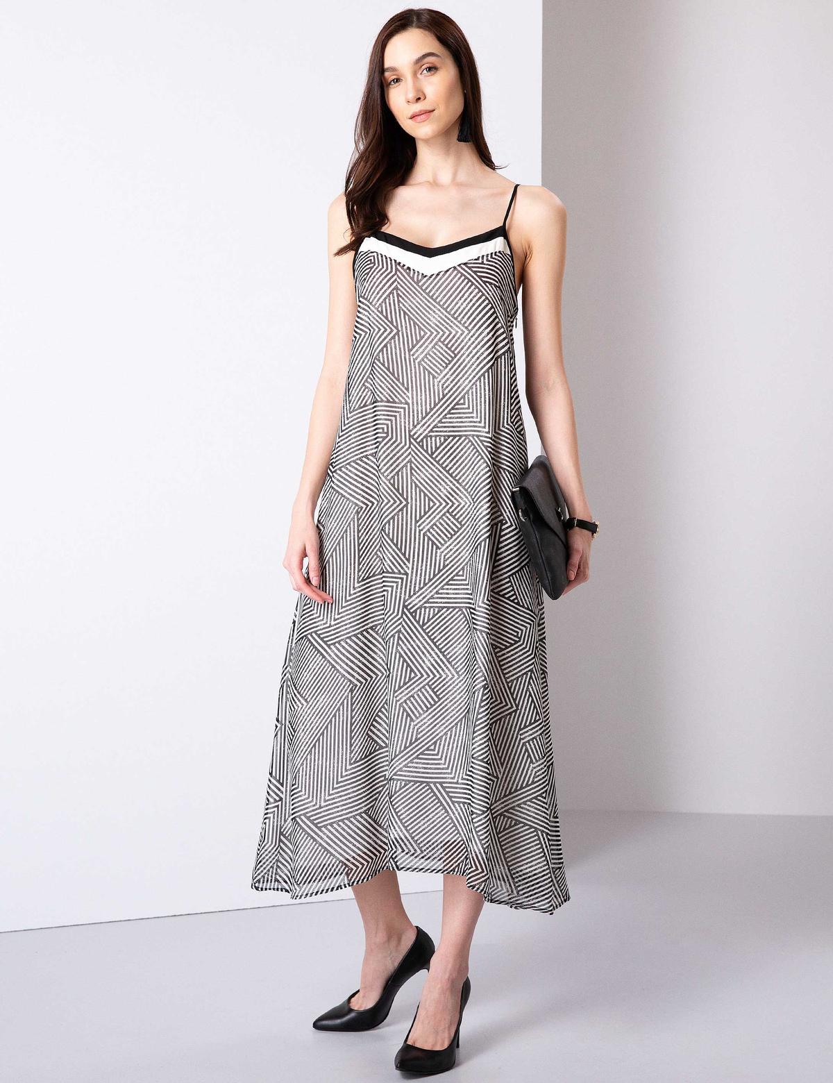 Siyah Rahat Kesim Dokuma Elbise