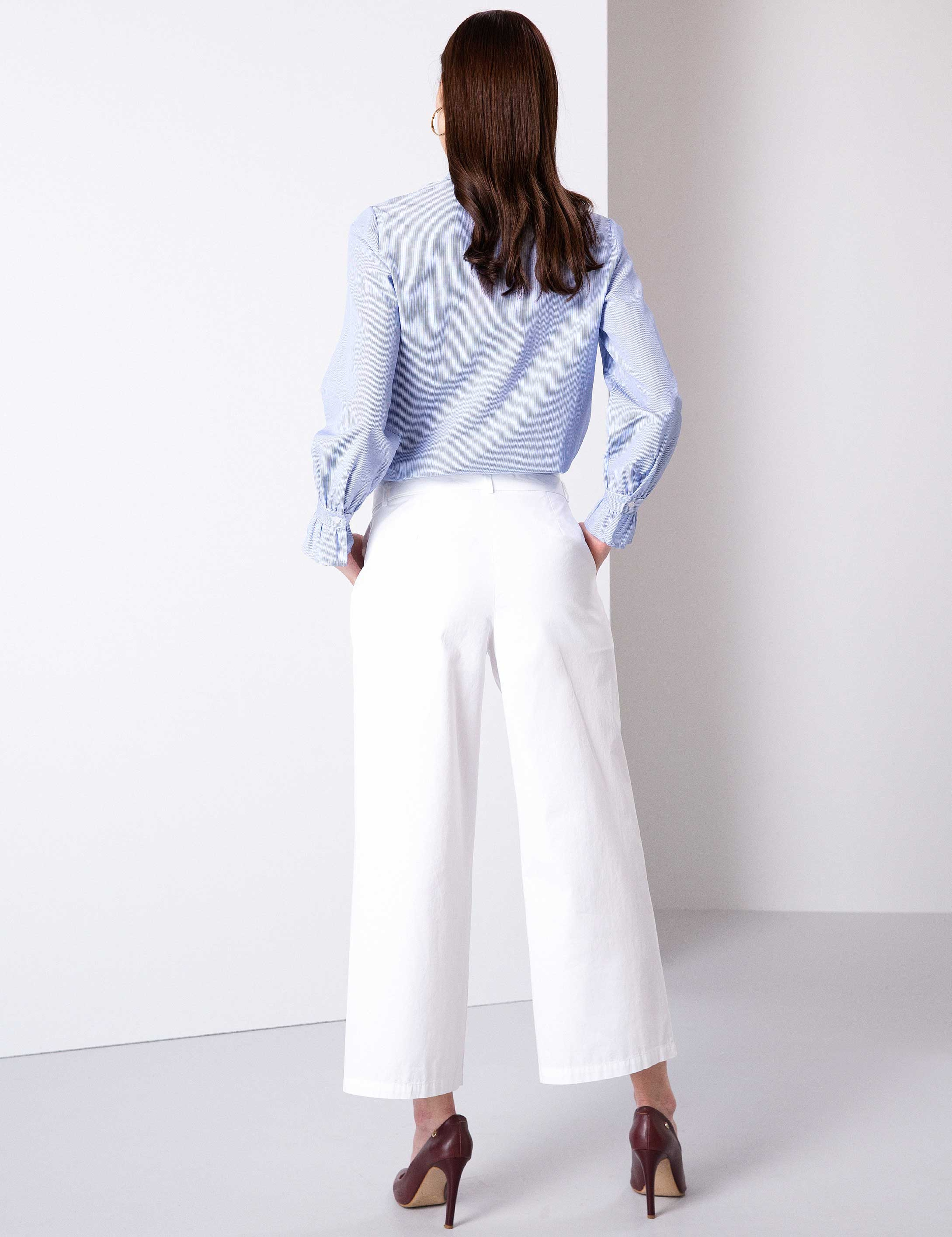 Beyaz Flare Fit Kumaş Pantolon - Image 3