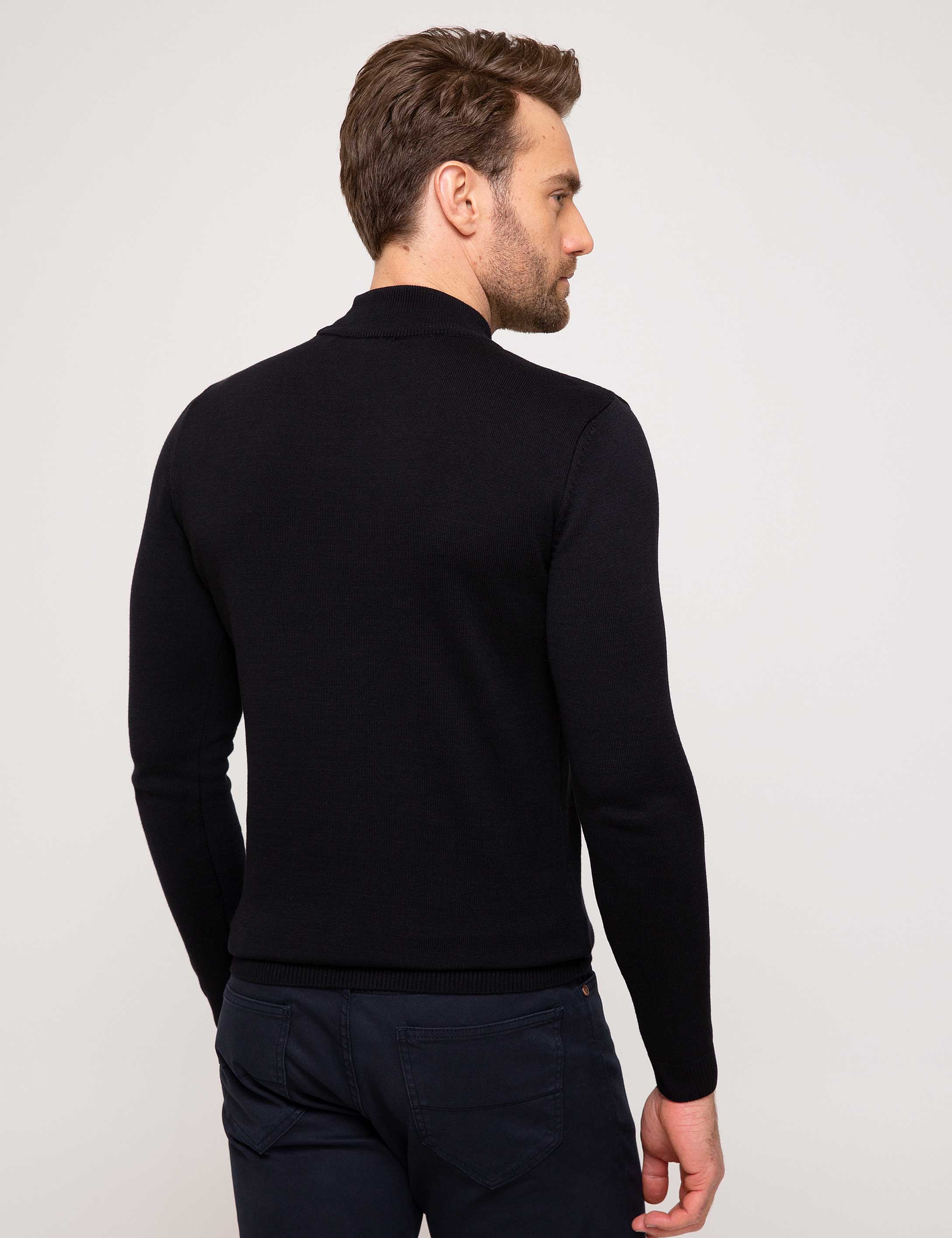 Siyah Slim Fit Yarım Balıkçı Yaka Triko Kazak