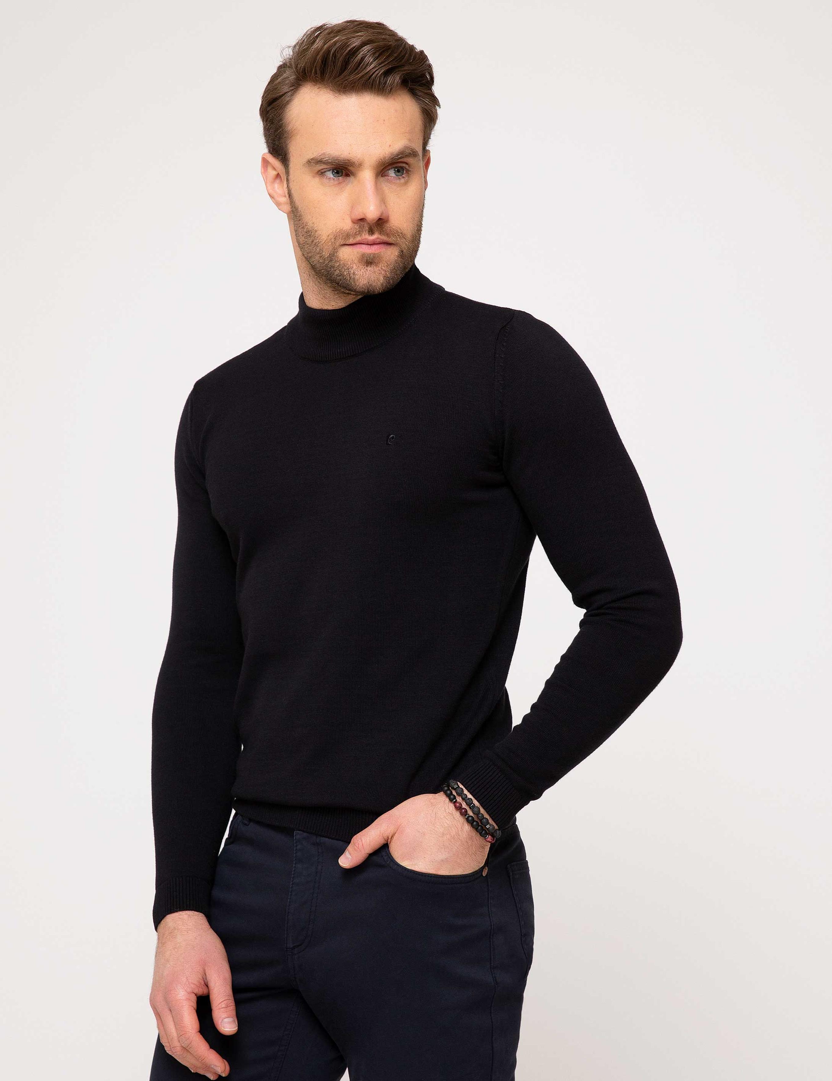 Siyah Slim Fit Yarım Balıkçı Yaka Triko Kazak