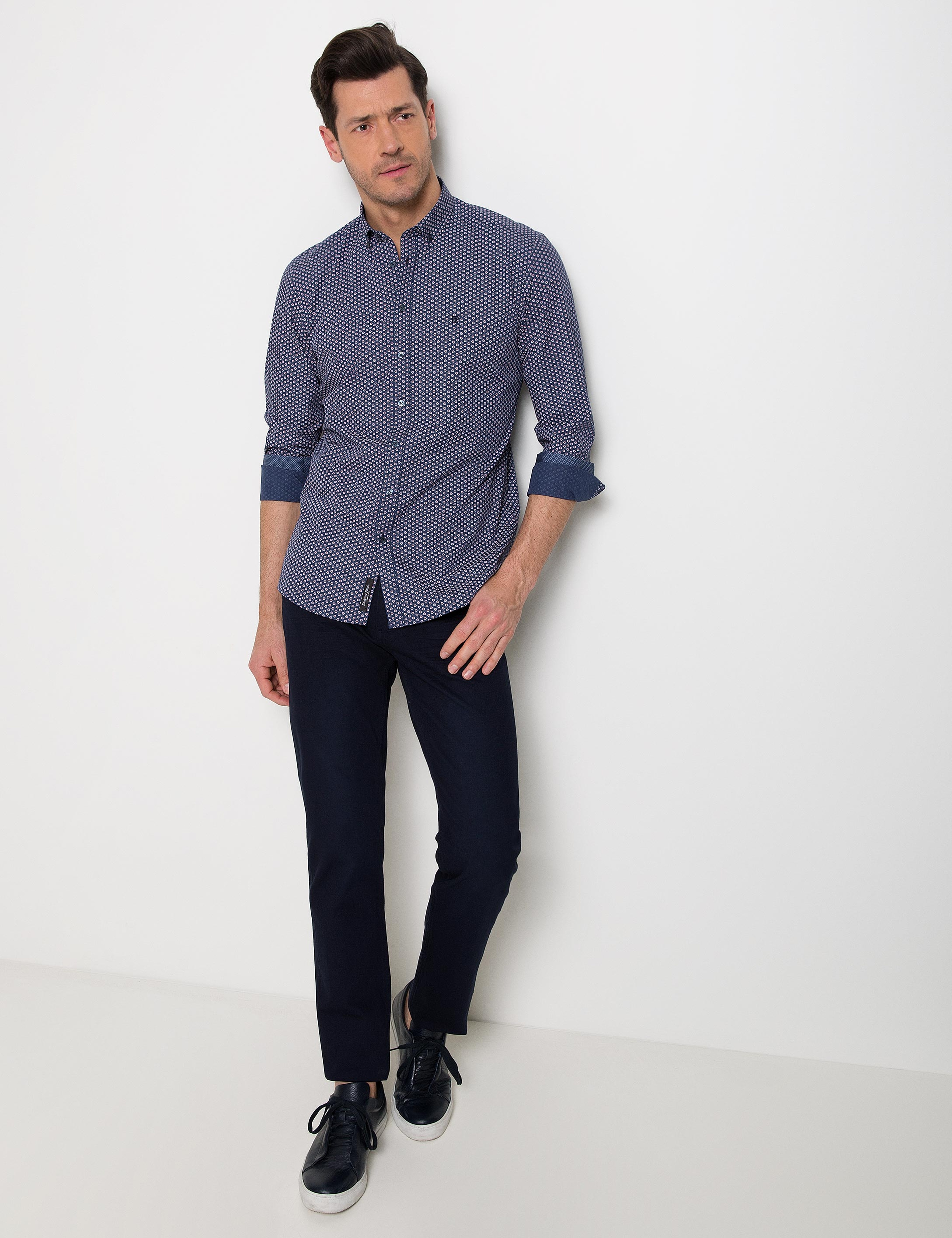 Kırmızı Detaylı Lacivert Slim Fit Gömlek