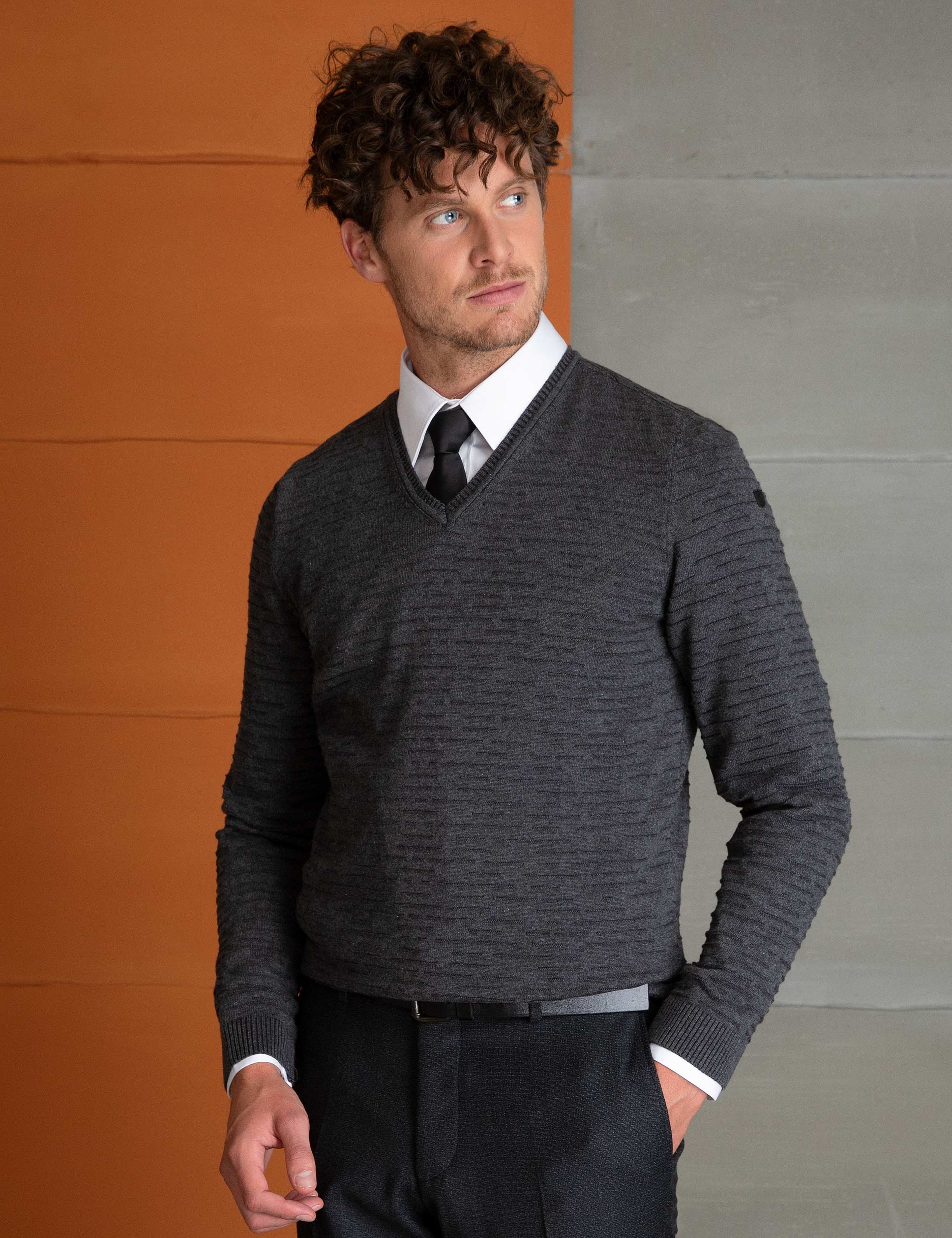Gri Melanj Slim Fit V Yaka Triko Kazak - Image 3