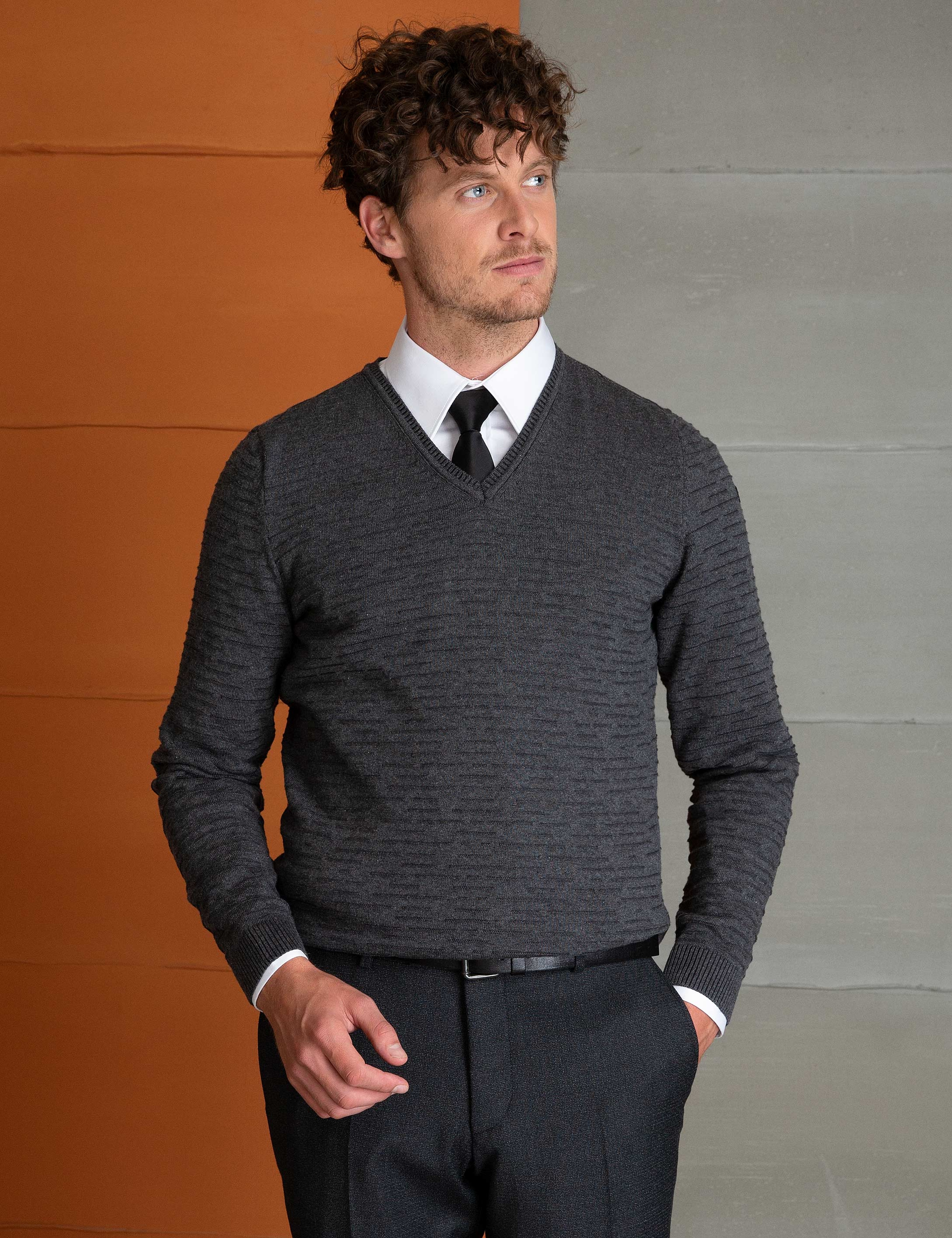 Gri Melanj Slim Fit V Yaka Triko Kazak - Image 2