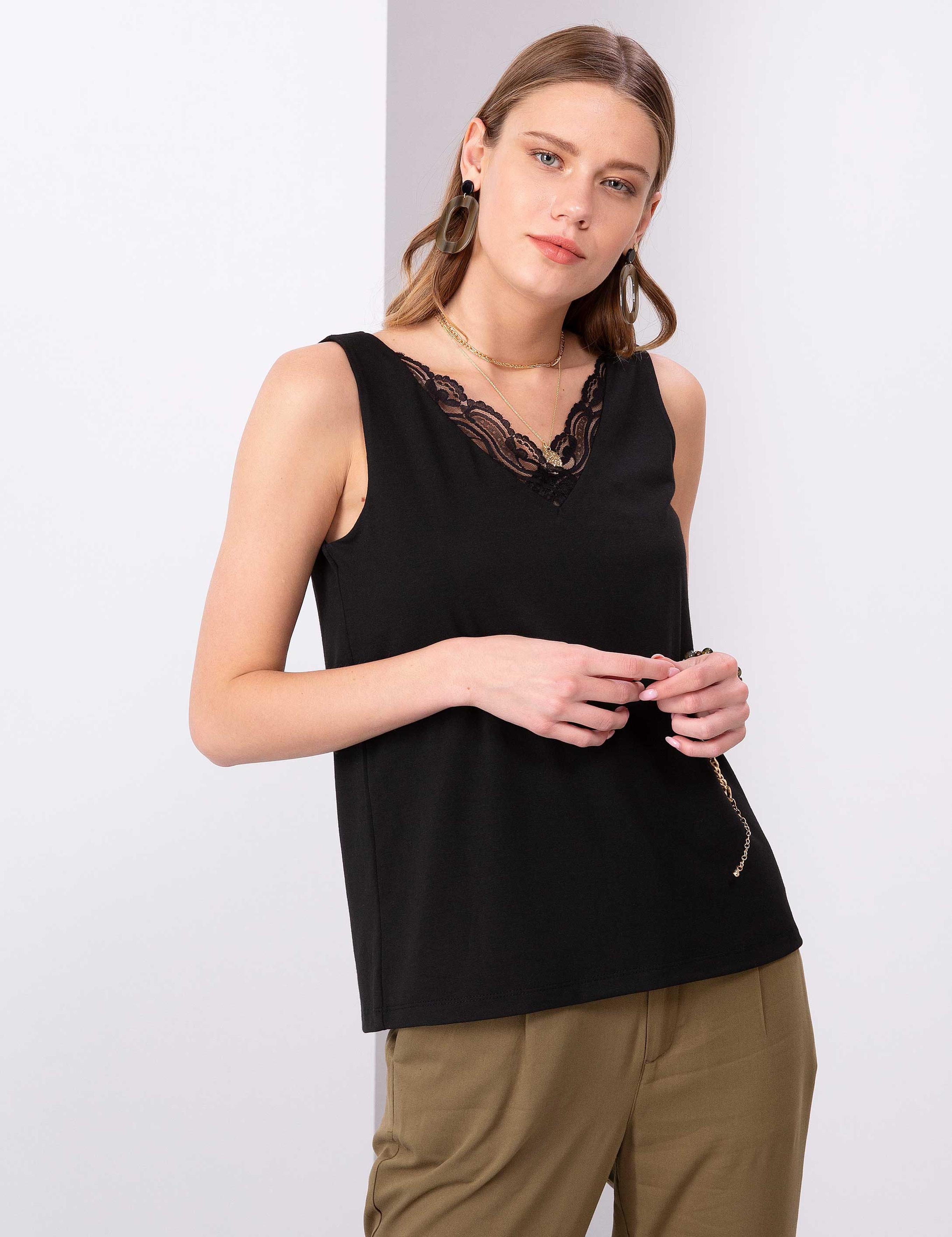 Siyah Kolsuz Tişört