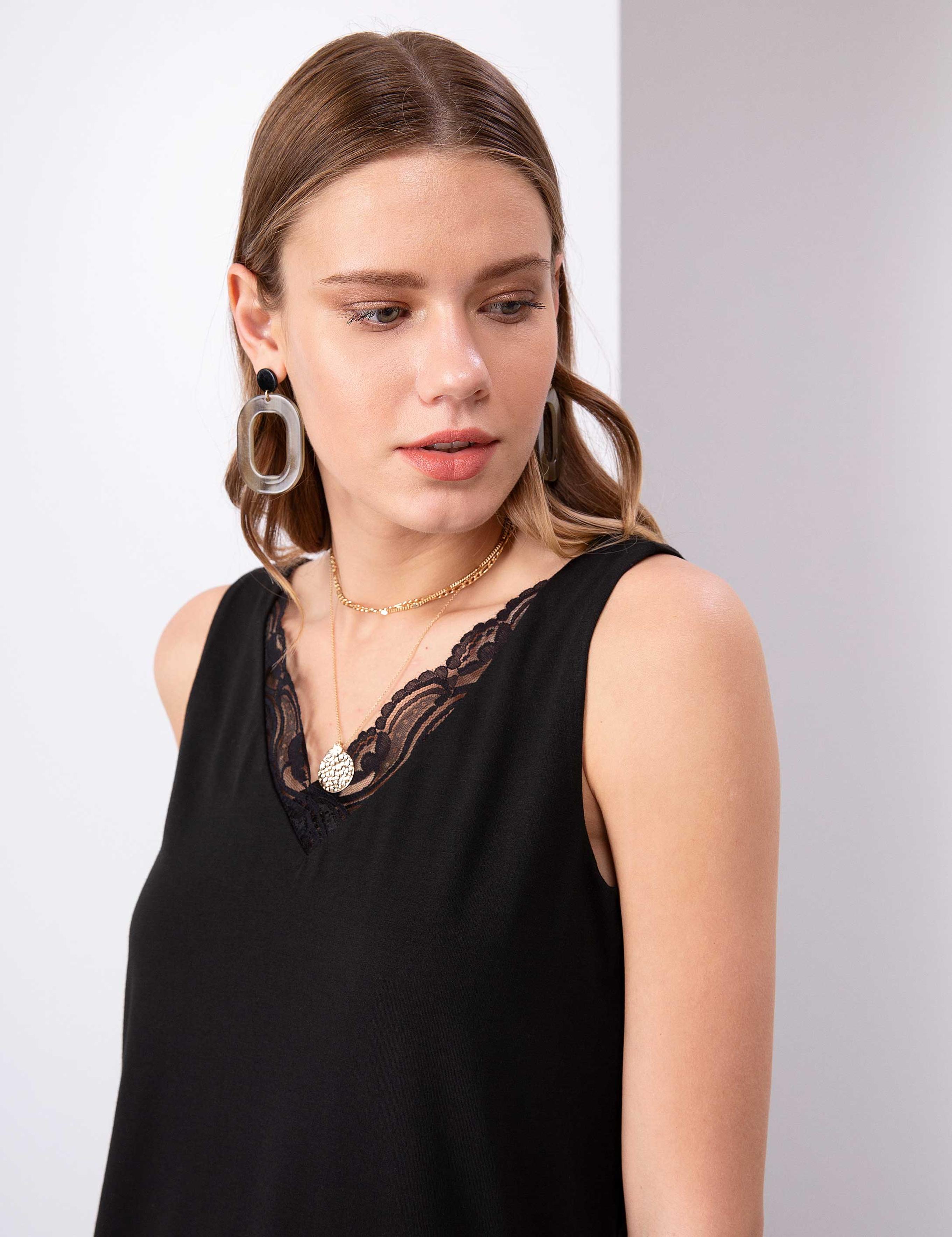 Siyah Kolsuz Tişört