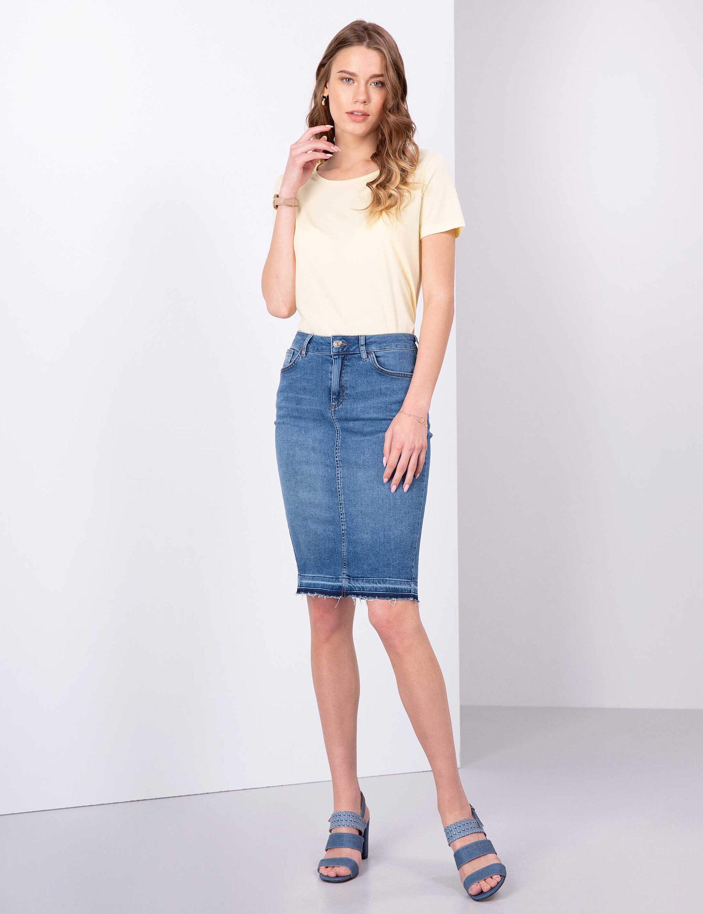 Açık Sarı Bisiklet Yaka Tişört