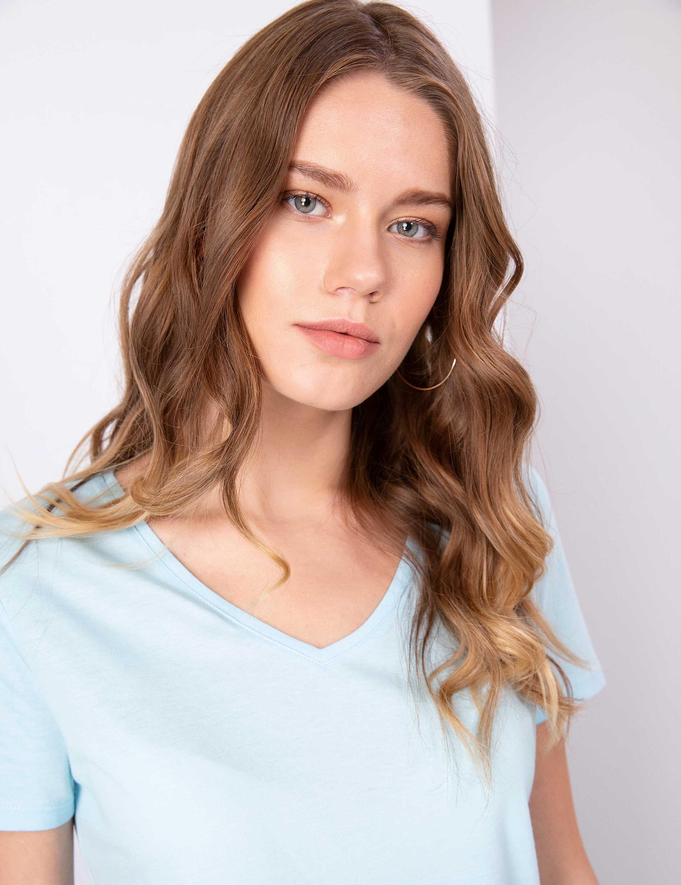 Açık Mavi Regular Fit V Yaka Tişört