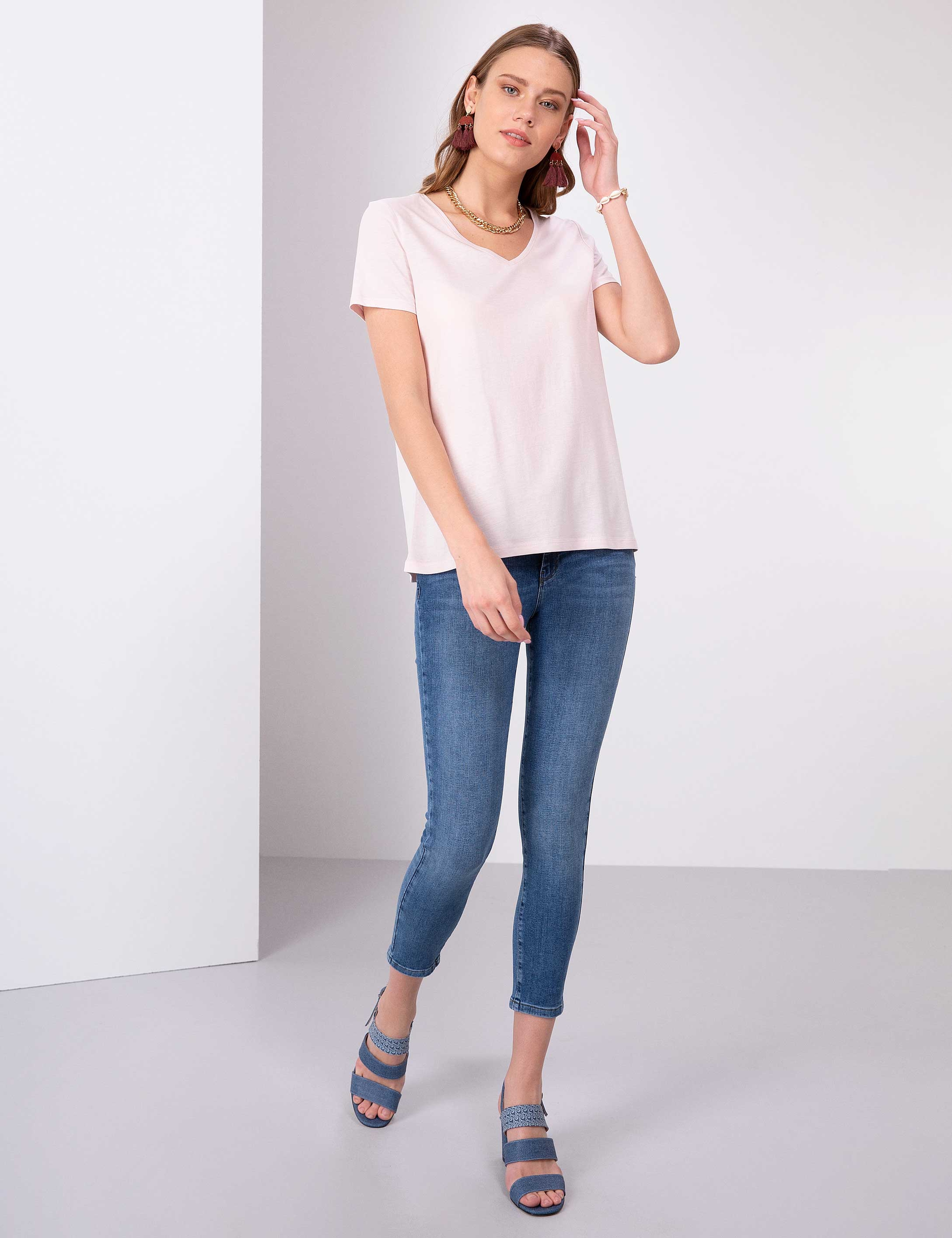 Toz Pembe Regular Fit V Yaka Tişört - Image 4