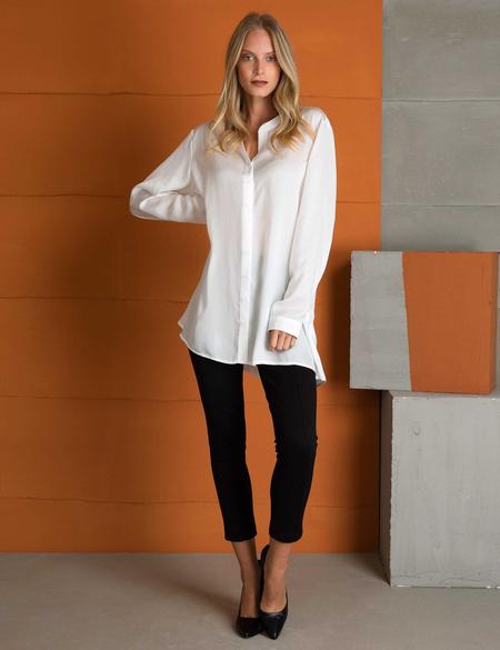 Beyaz Comfort Fit V Yaka Gömlek - 50197229032