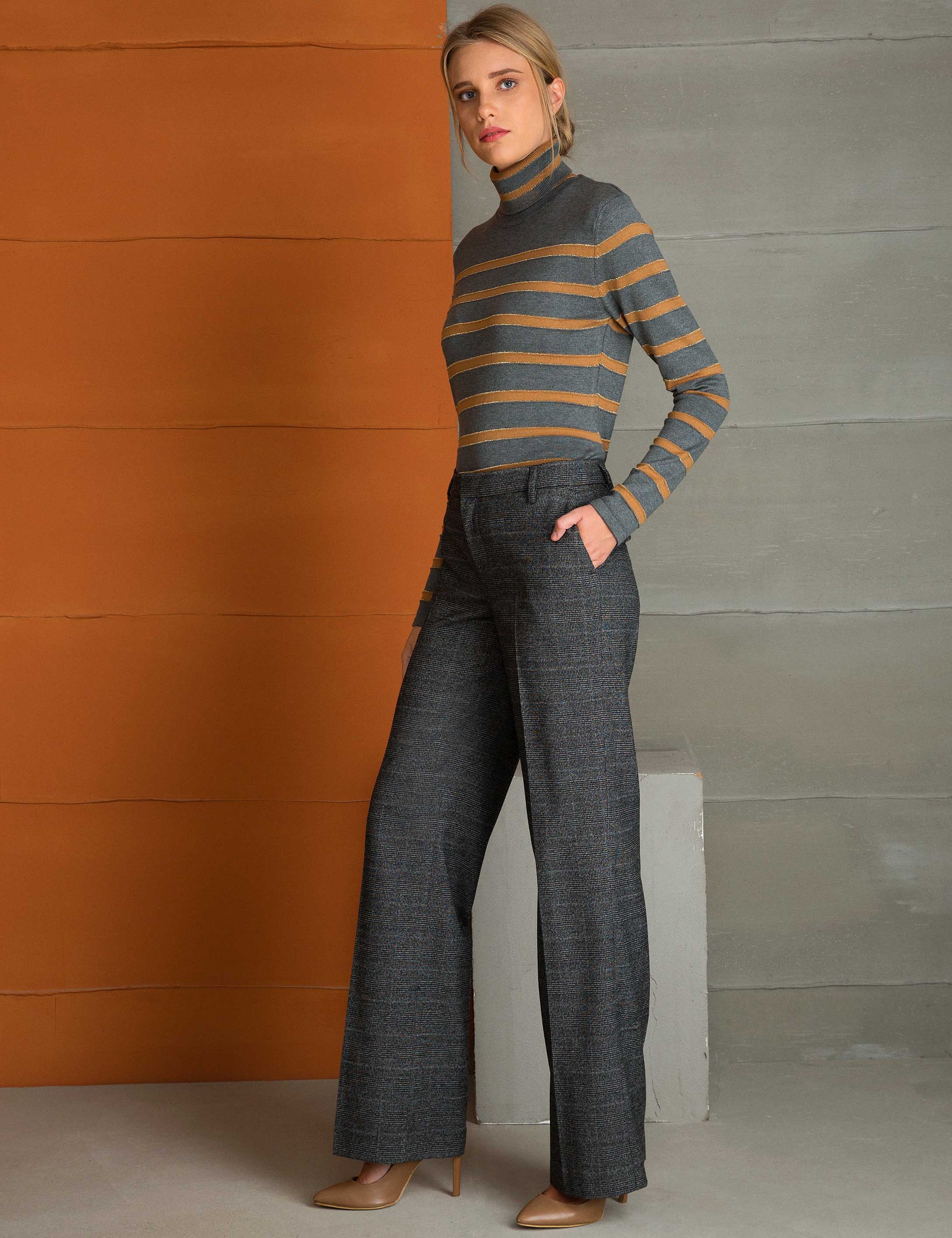 Siyah Flare Fit Kumaş Pantolon - Image 2