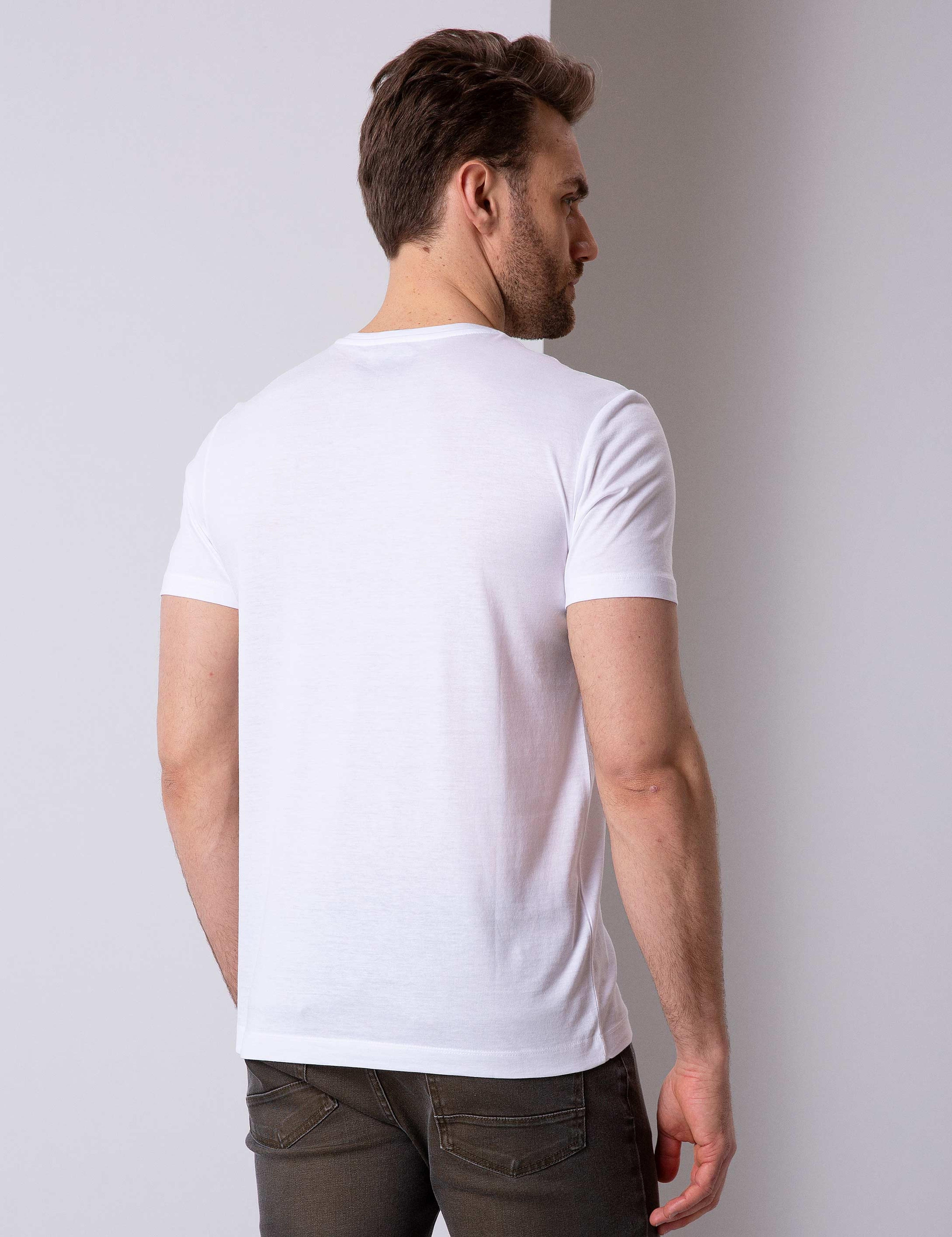 Beyaz Slim Fit V Yaka Basic T-Shirt - Image 3