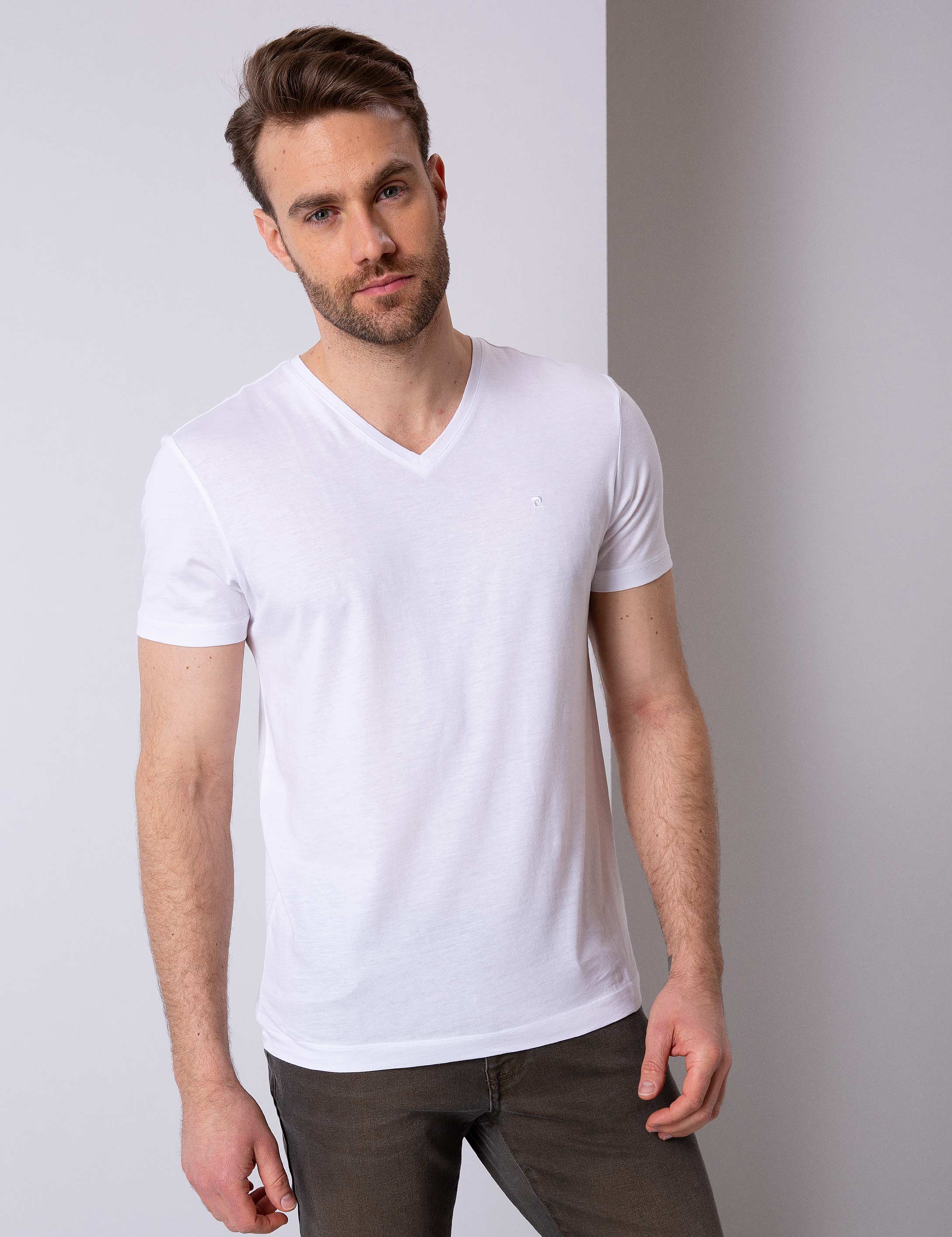Beyaz Slim Fit V Yaka Basic T-Shirt