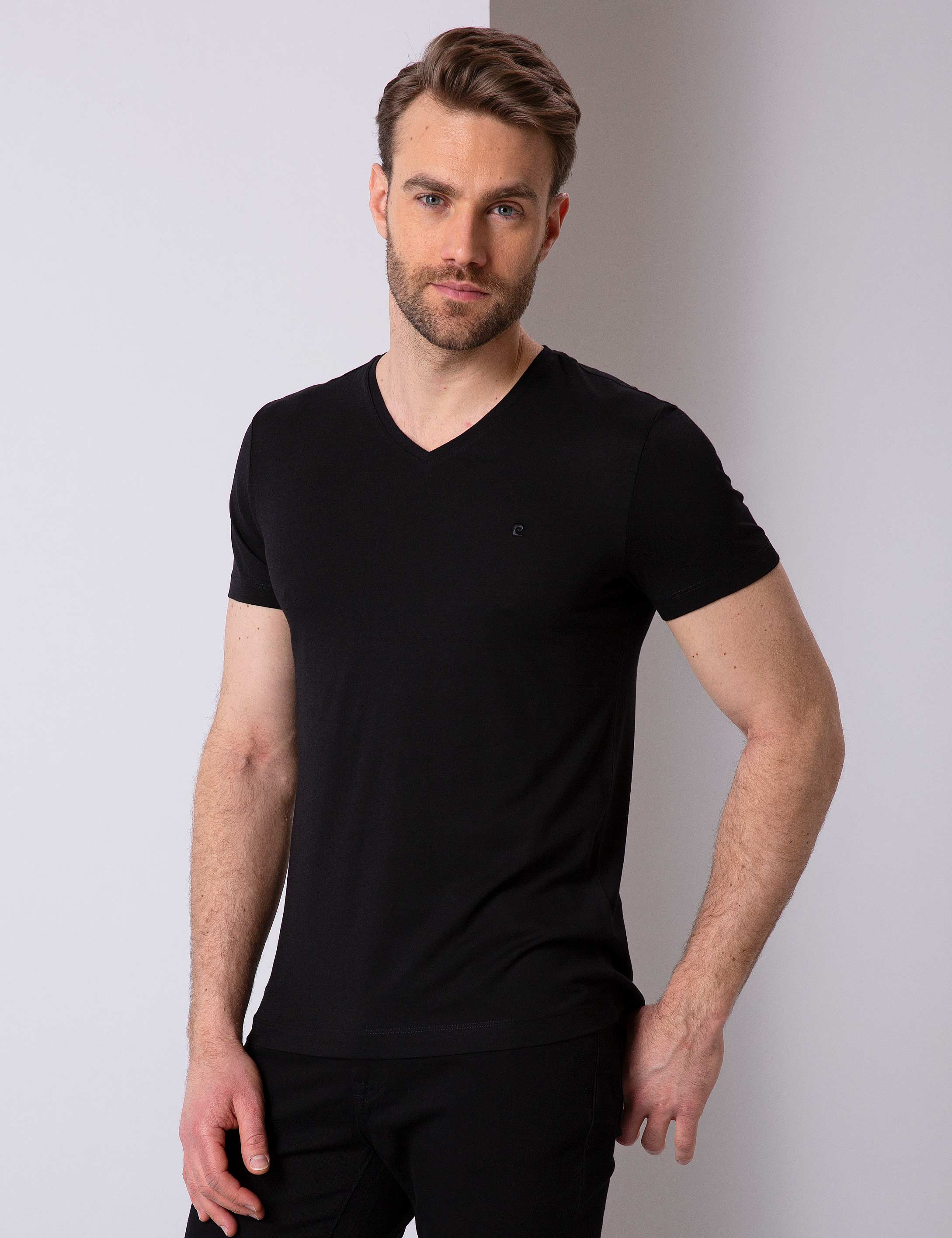 Siyah Slim Fit V Yaka Basic T-Shirt