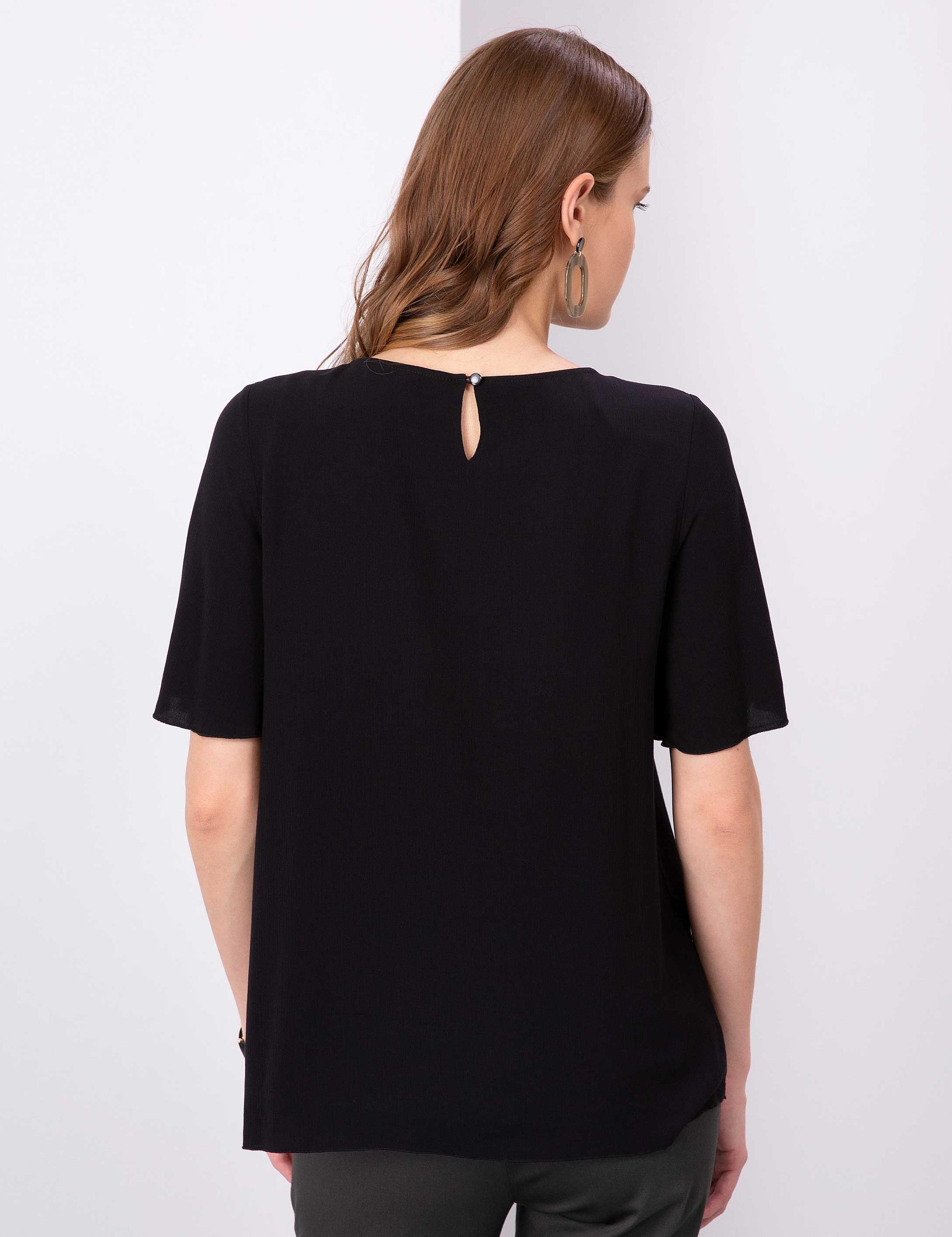 Siyah Taş Detaylı Bluz