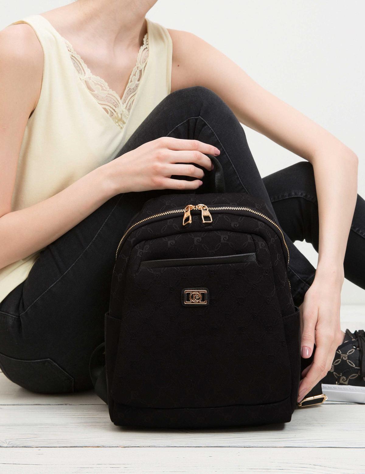 Siyah Sırt Çantası