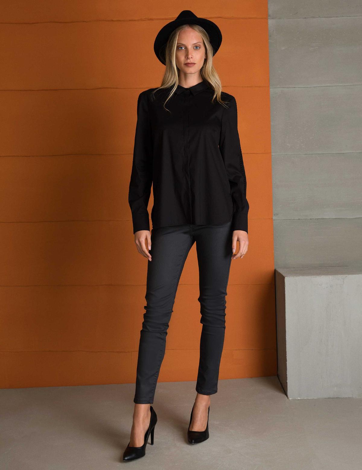 Siyah Dokuma Gömlek