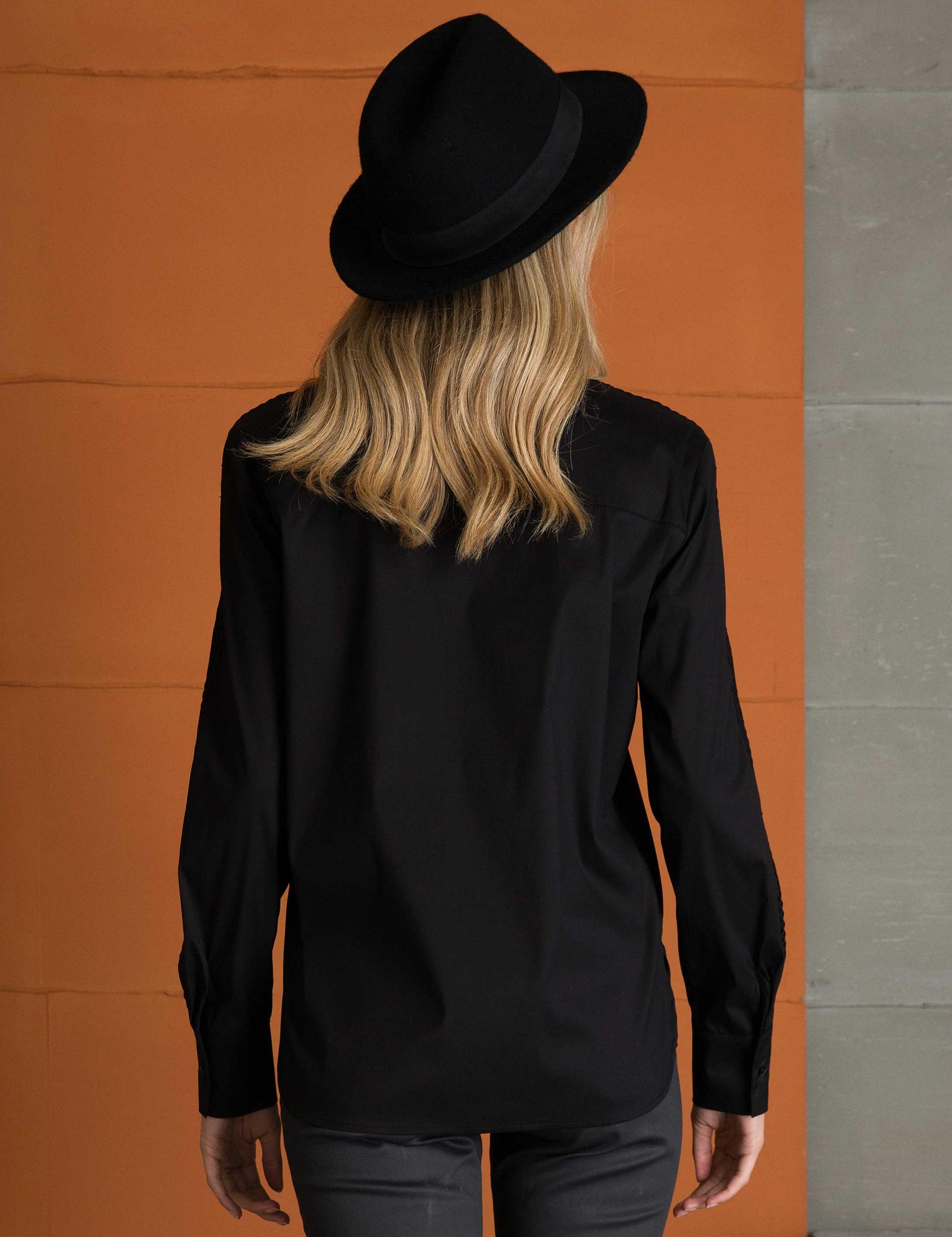 Siyah Dokuma Gömlek