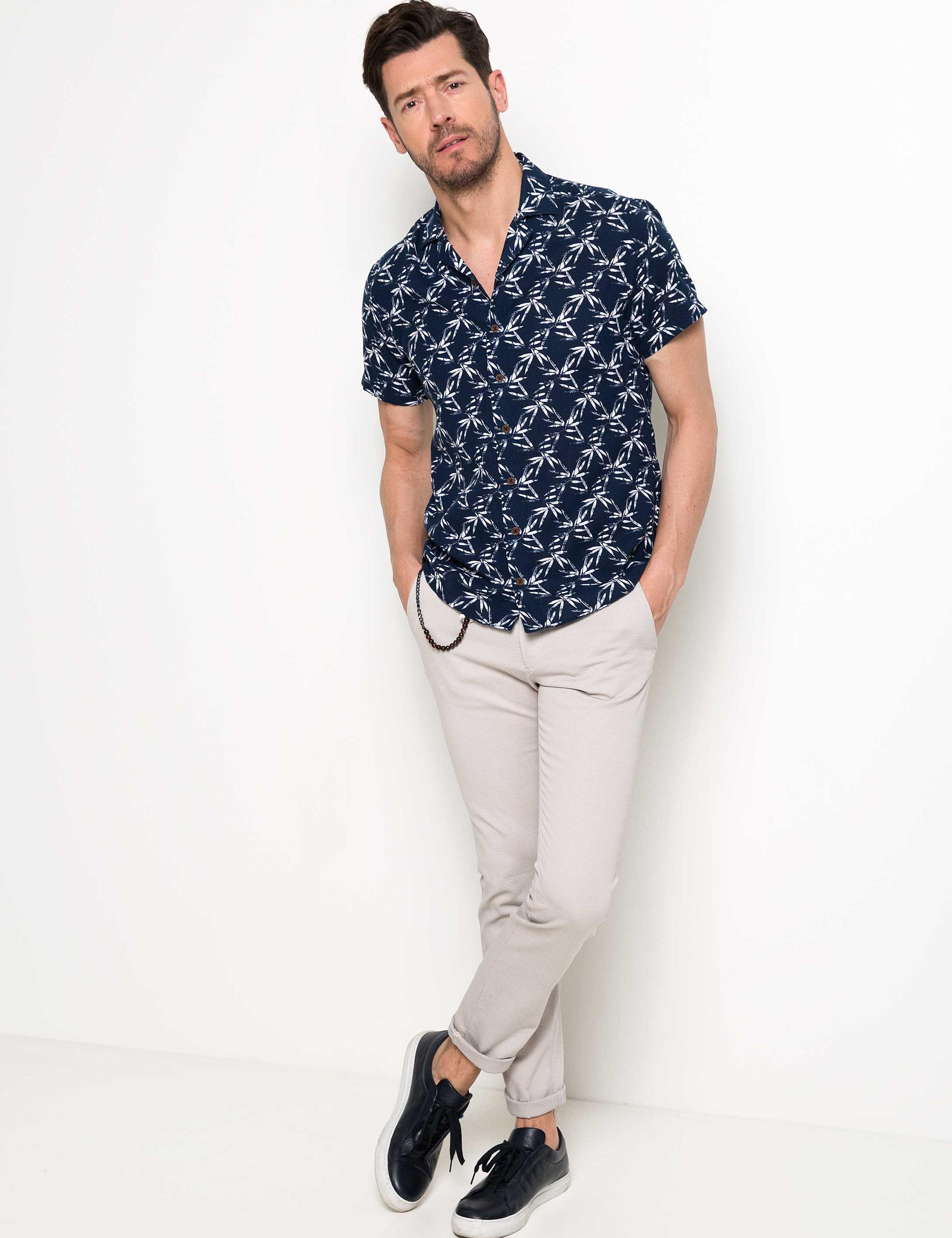 Lacivert Slim Fit Apaş Yaka Kısa Kollu Gömlek