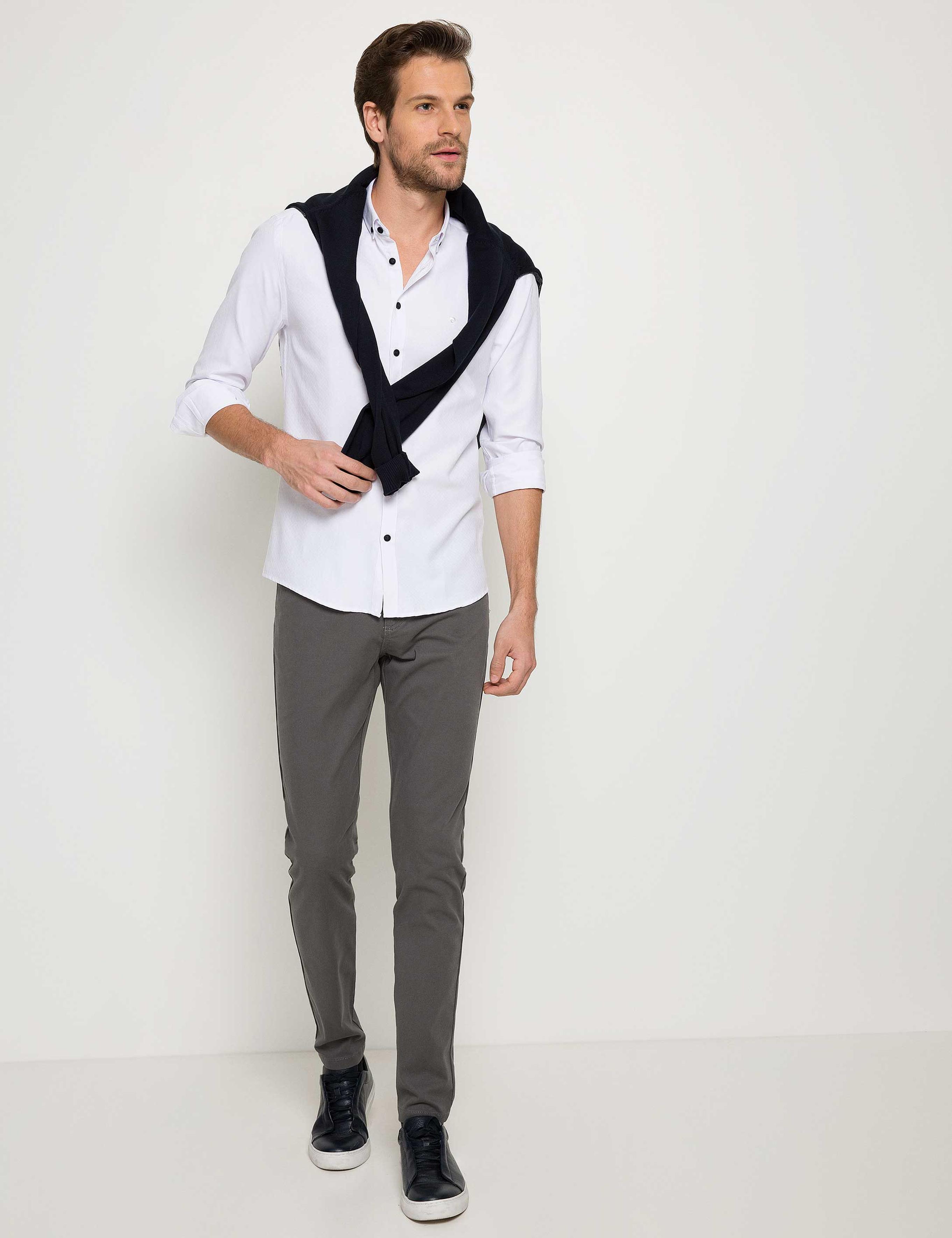 BEYAZ GOMLEK UZUNKOL