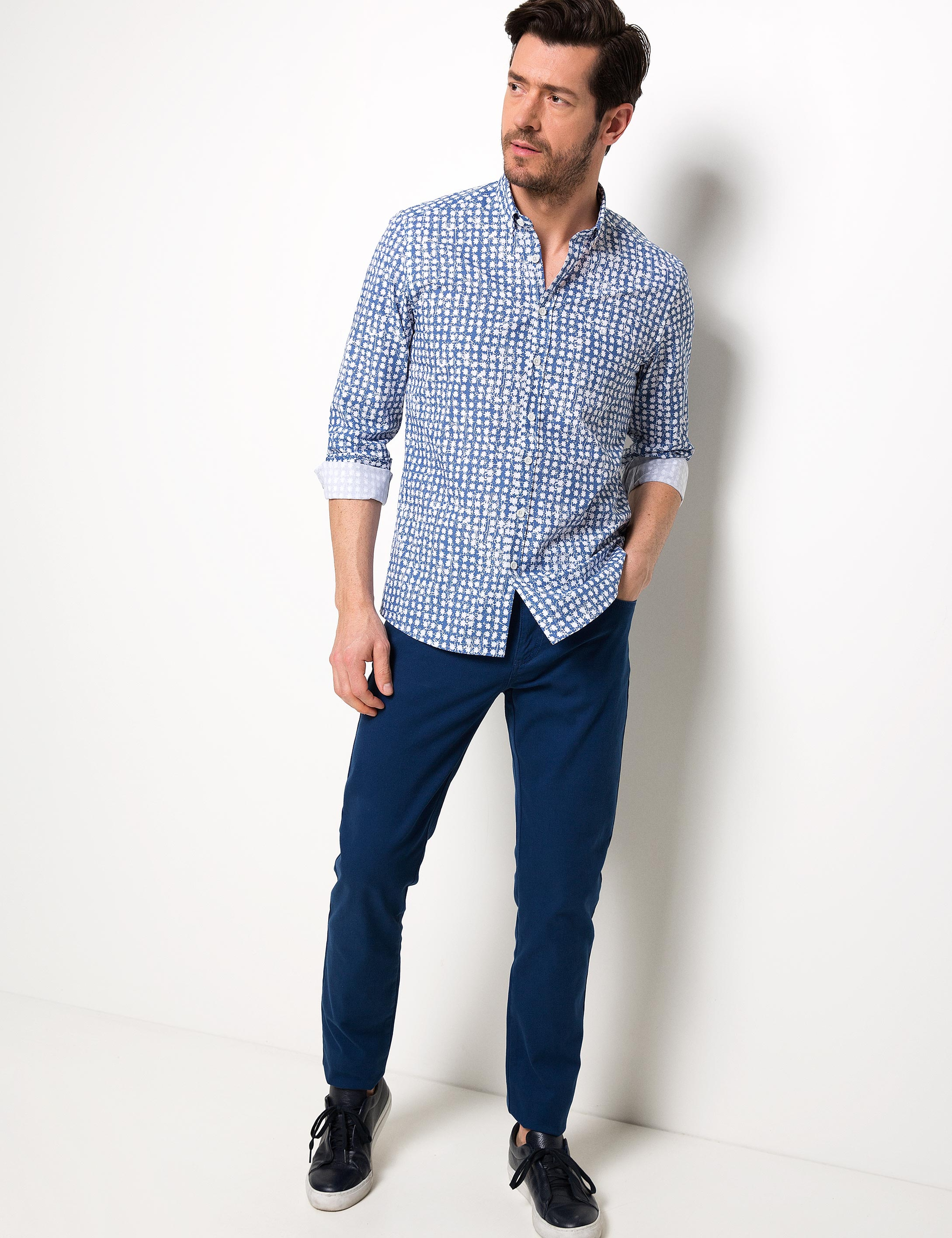 Koyu Mavi Slim Fit Uzun Kollu Gömlek - Image 2