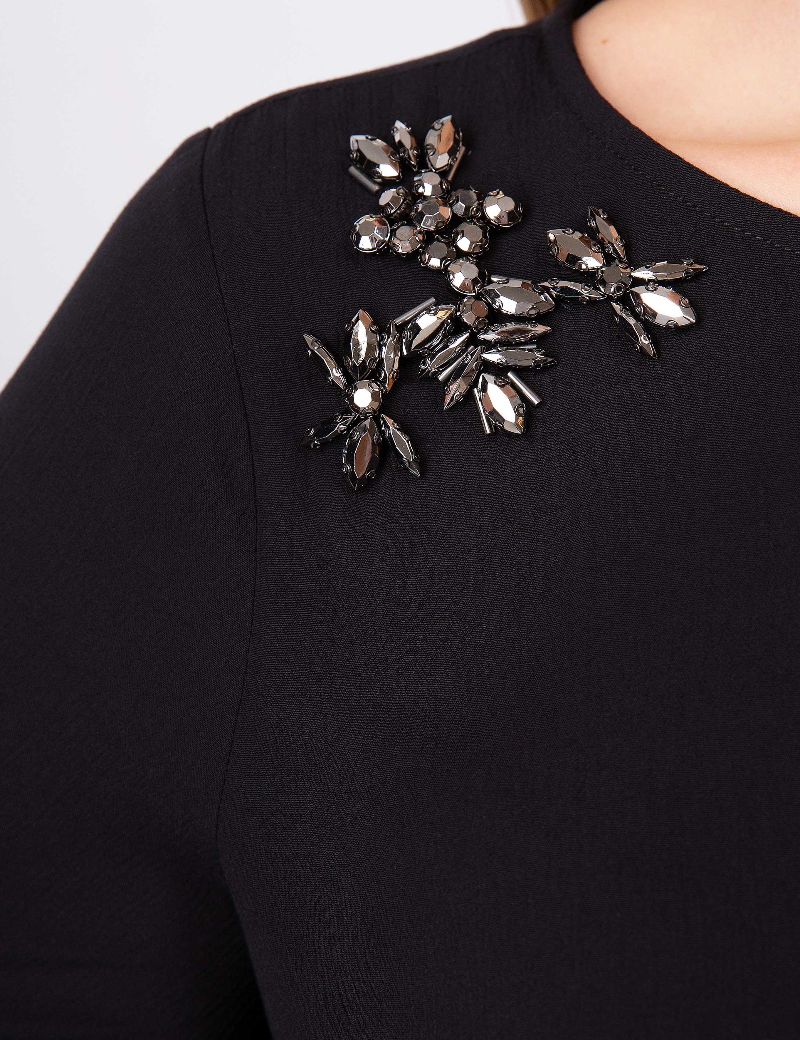 Siyah Taş Detaylı Bluz