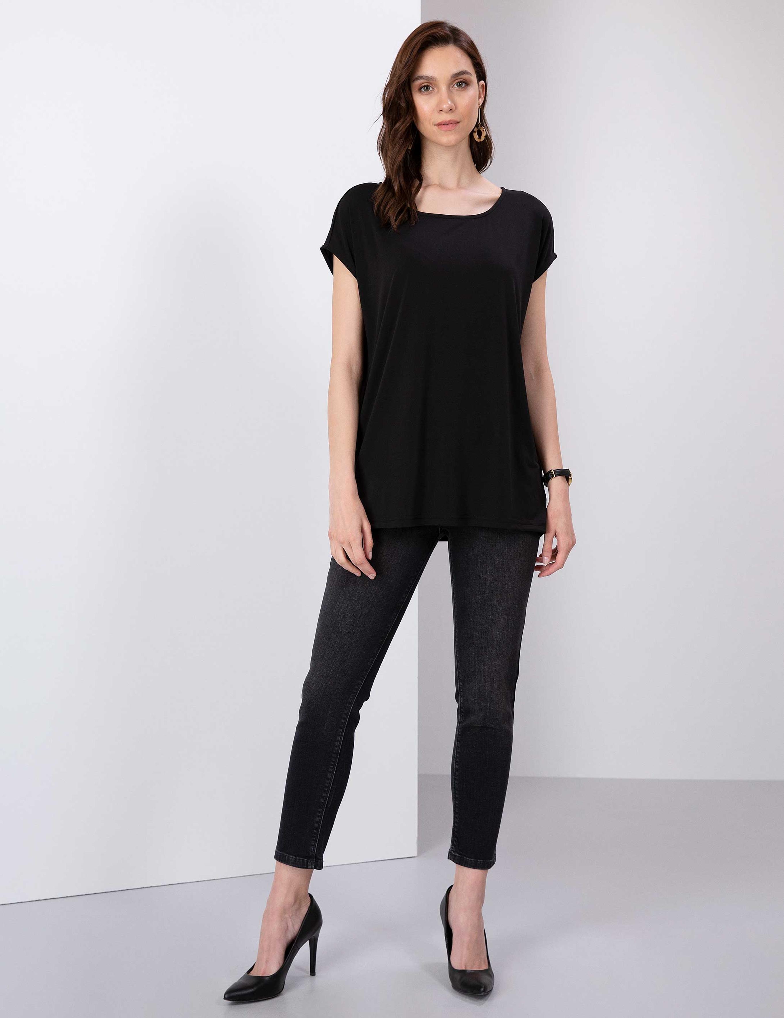 Siyah Comfort Fit Kayık Yaka T-Shirt