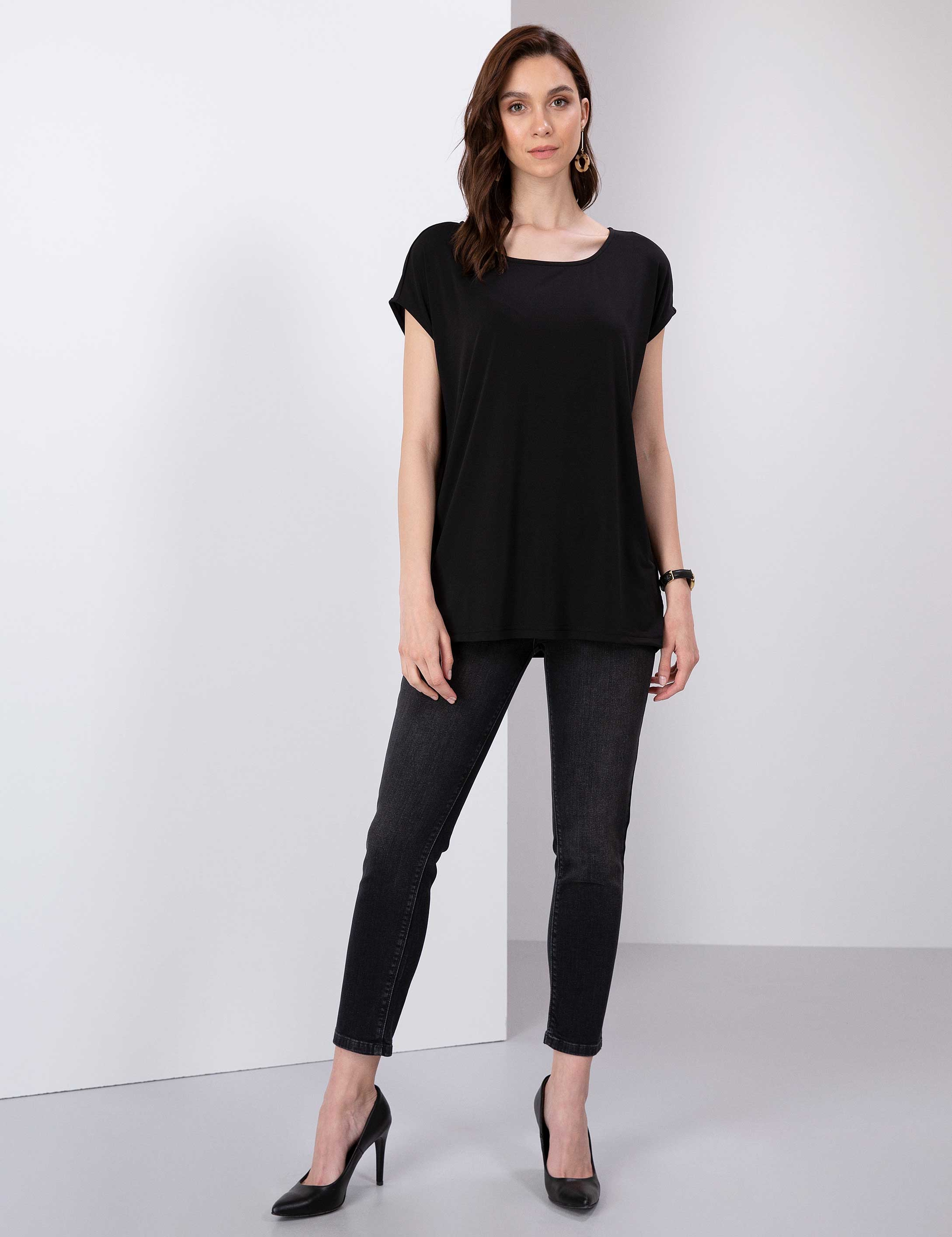 Siyah Comfort Fit Kayık Yaka T-Shirt - Image 5