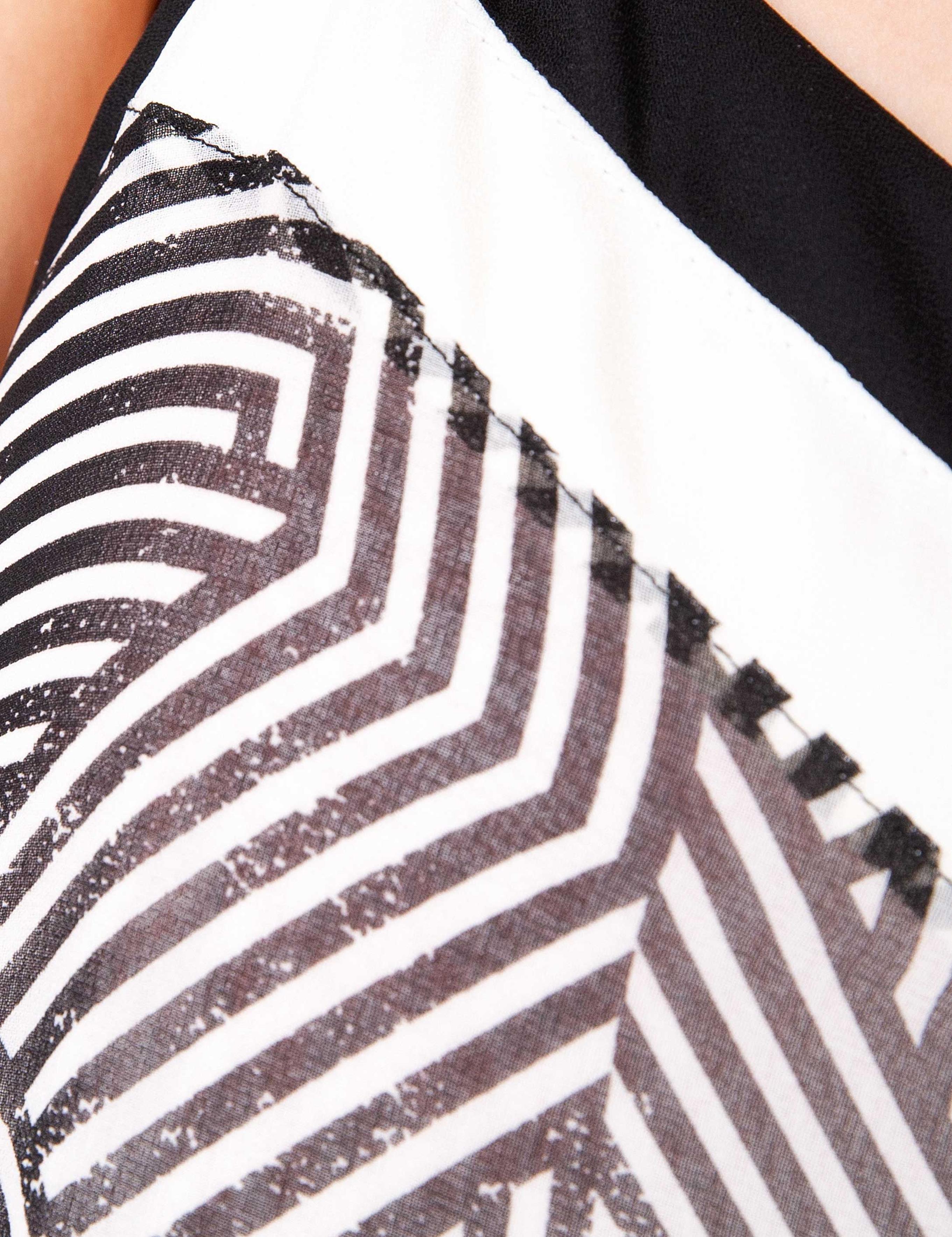 Siyah Rahat Kesim Dokuma Elbise