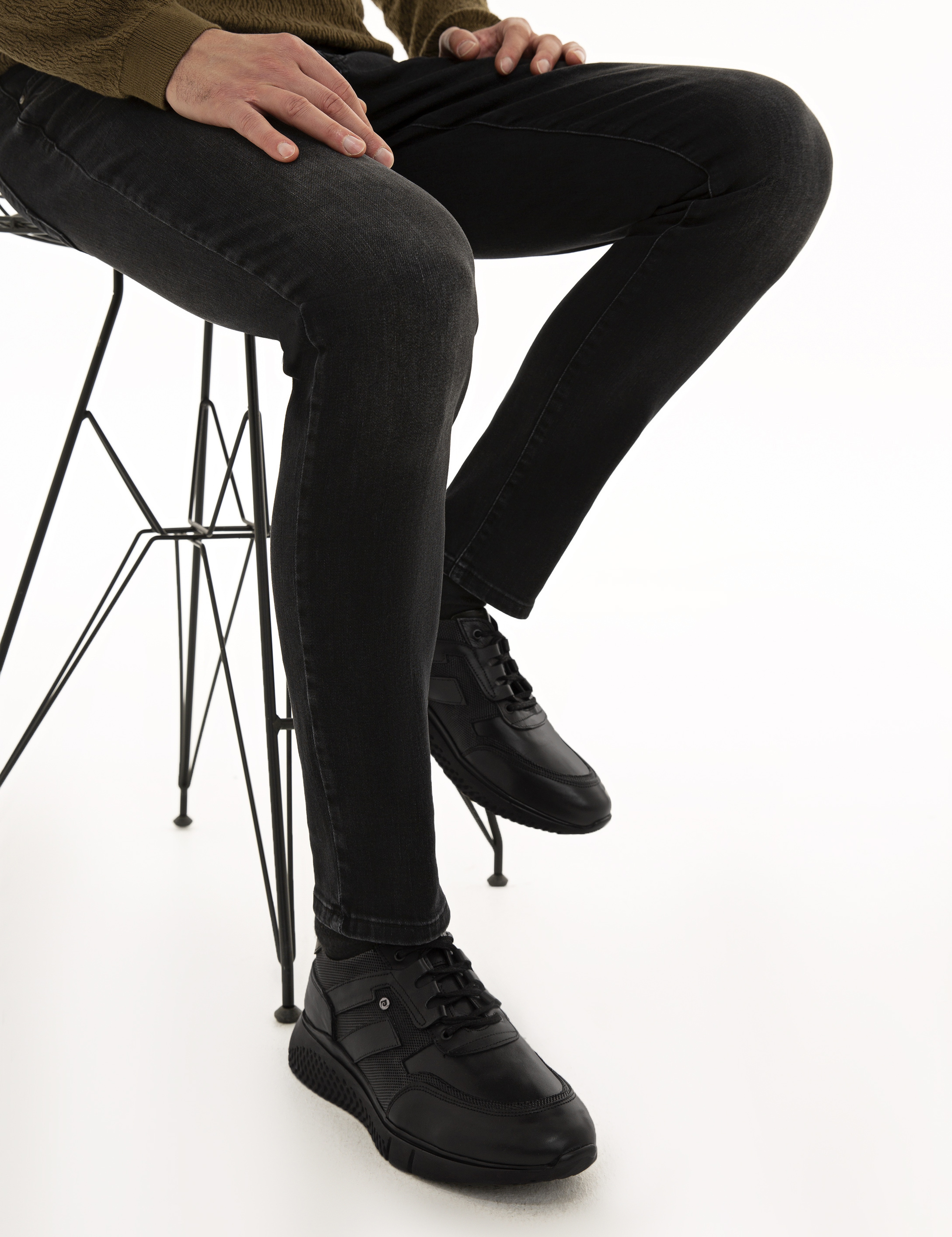 Siyah Sneakers Ayakkabı - Image 1