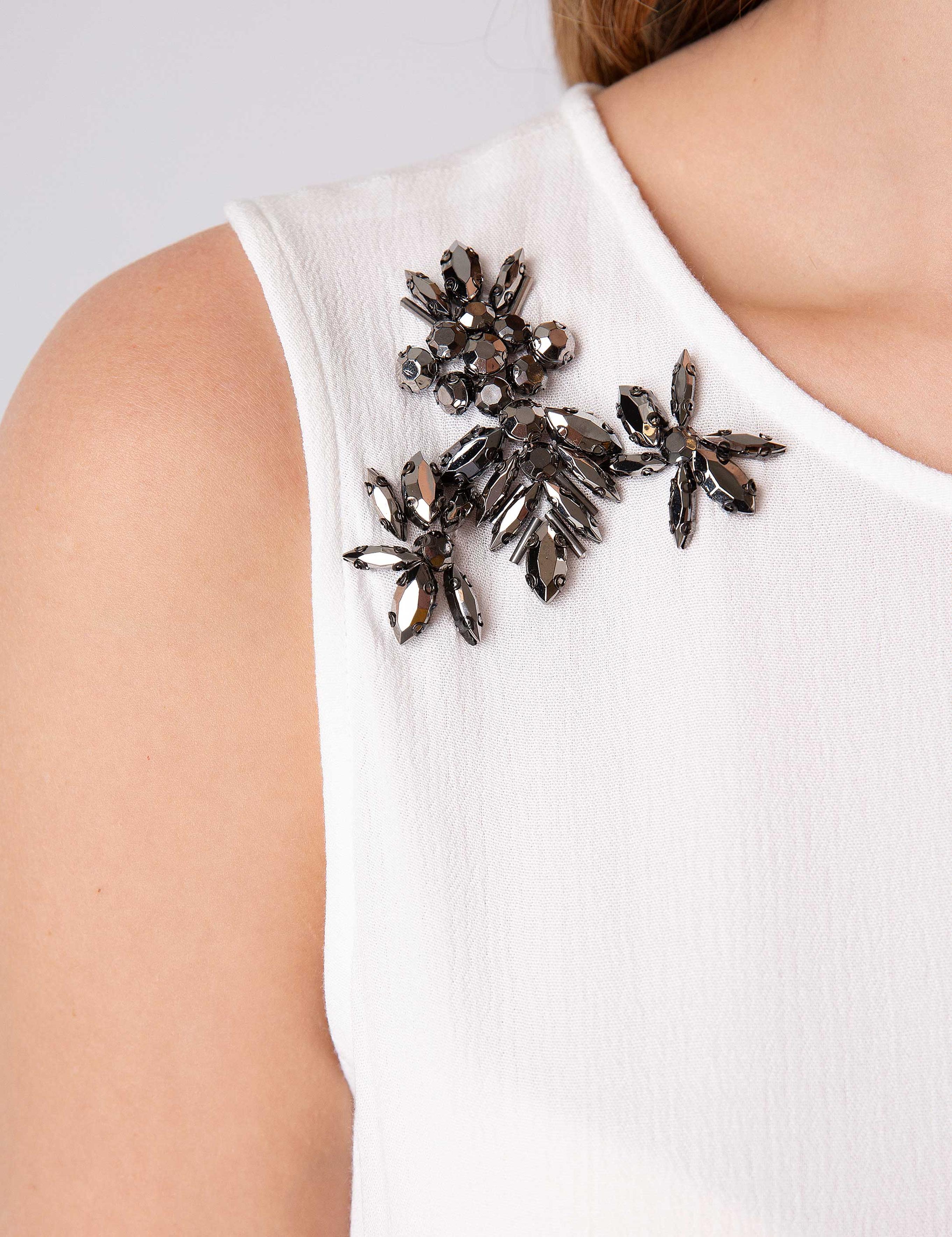 Ekru Taş Detaylı Kolsuz Bluz