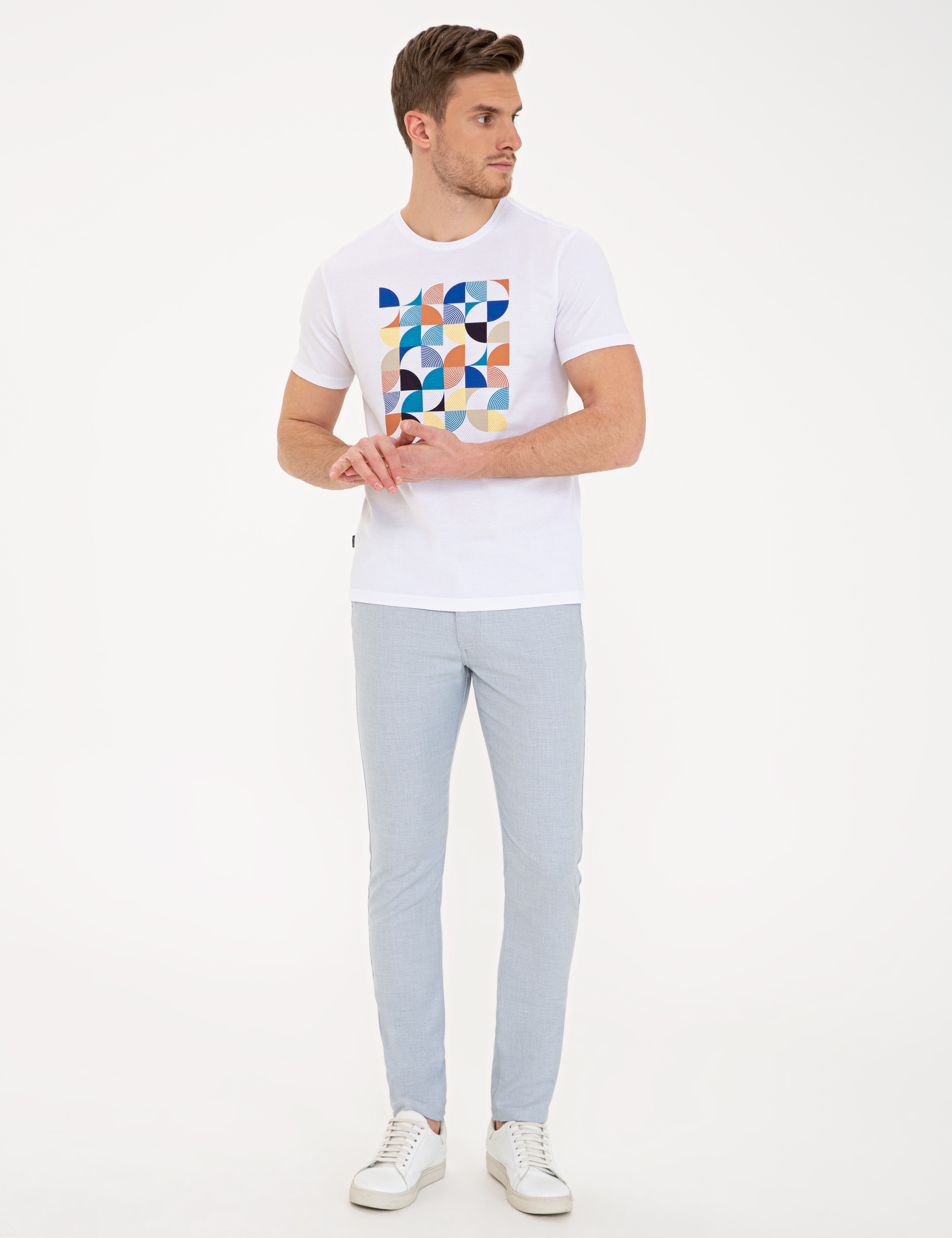 Beyaz Slim Fit Bisiklet Yaka Tişört