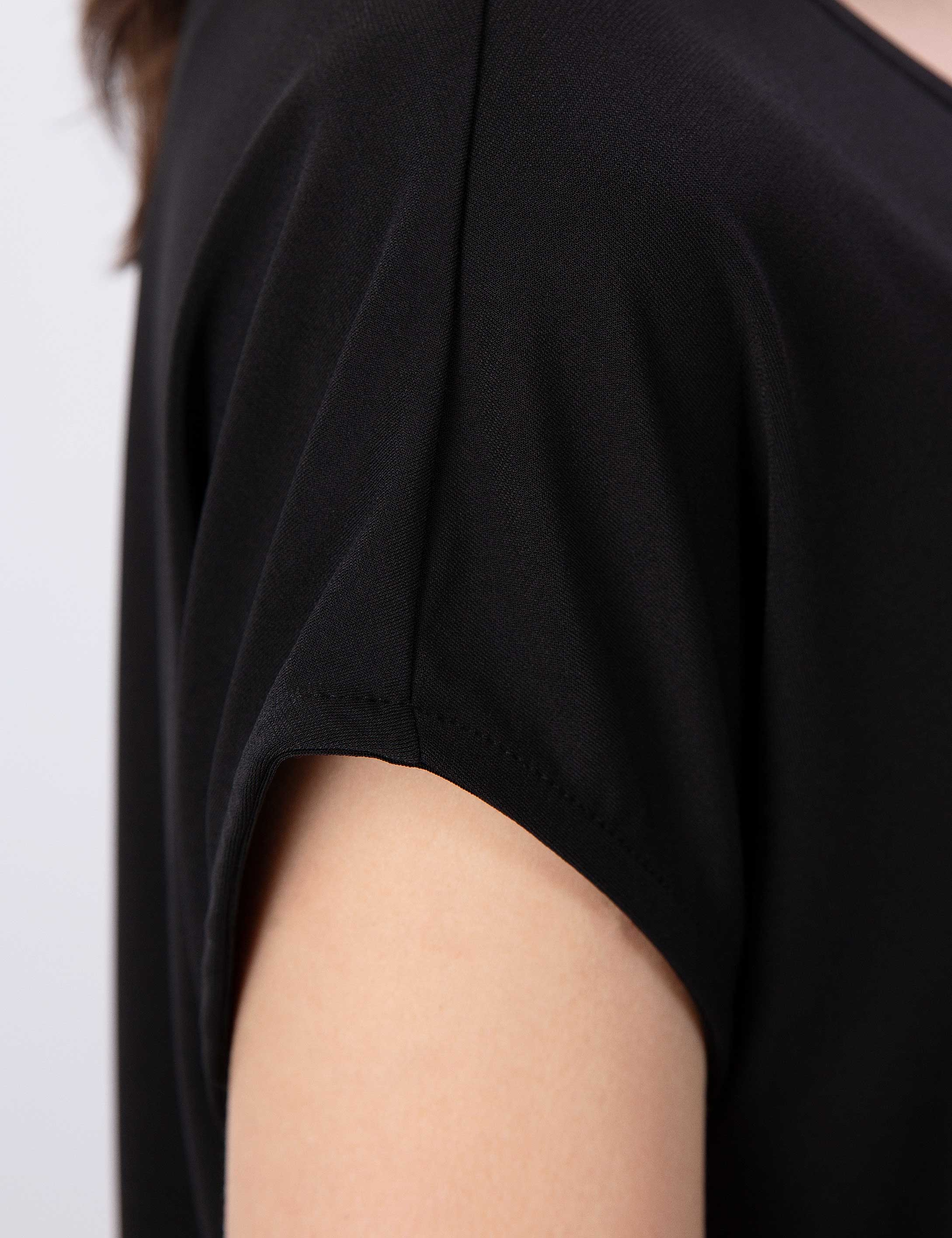 Siyah Comfort Fit Kayık Yaka T-Shirt - Image 6