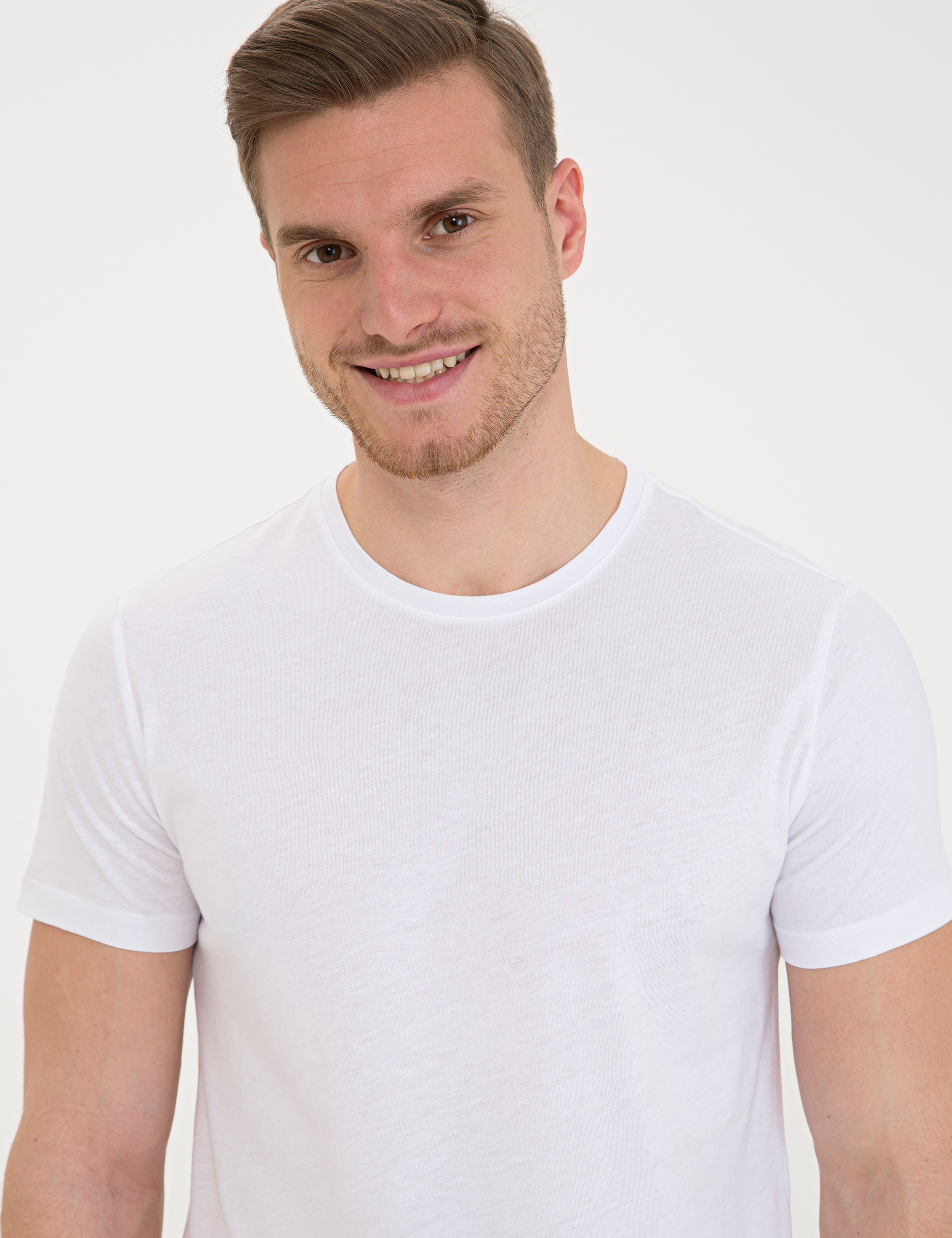 Beyaz Slim Fit Bisiklet Yaka Basic Tişört