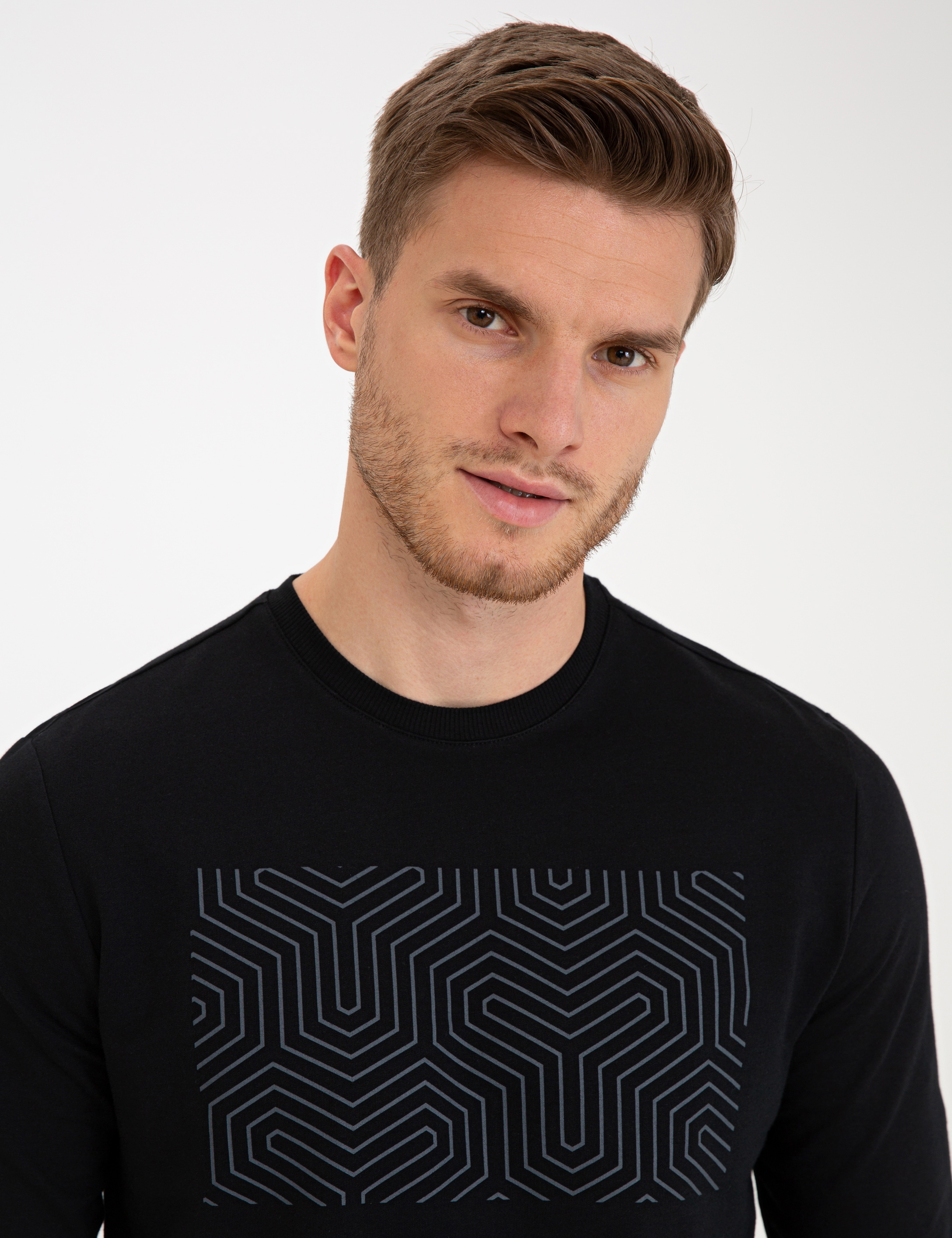 Siyah Standart Fit Sweatshirt
