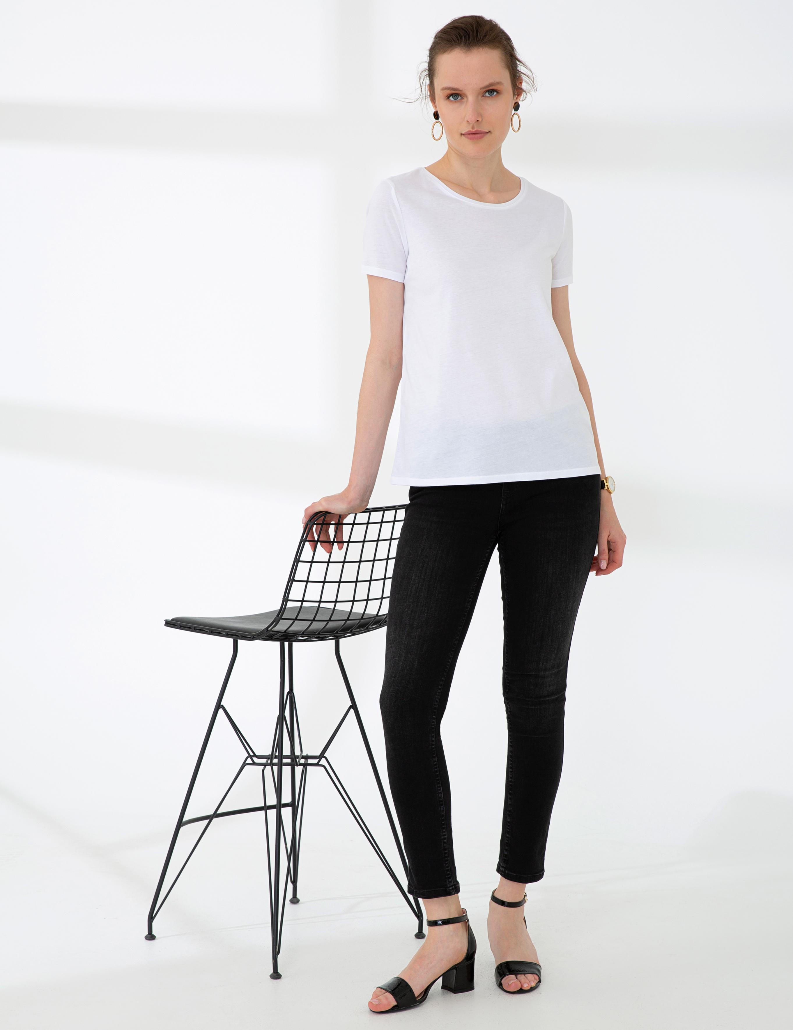 Beyaz Bisiklet Yaka Tişört