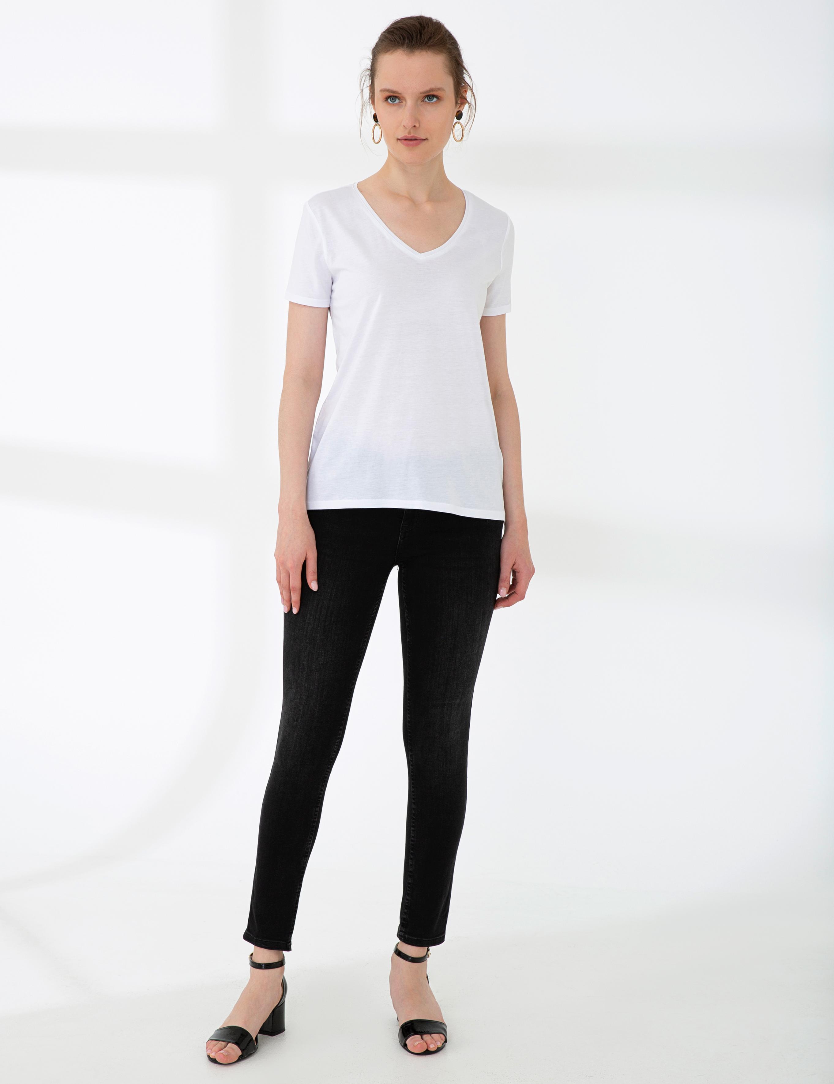 Beyaz Regular Fit V Yaka Tişört