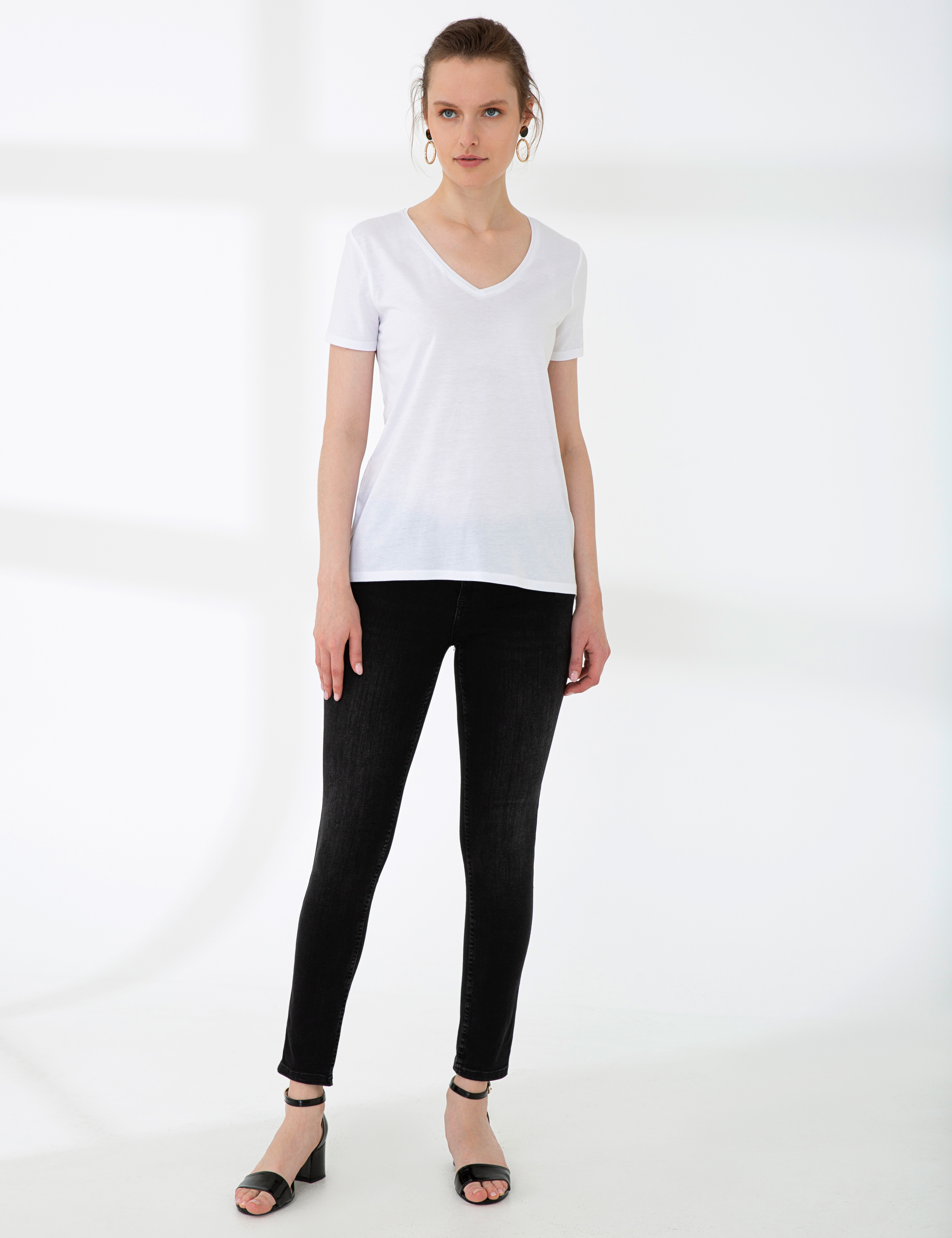 Beyaz Regular Fit V Yaka Tişört