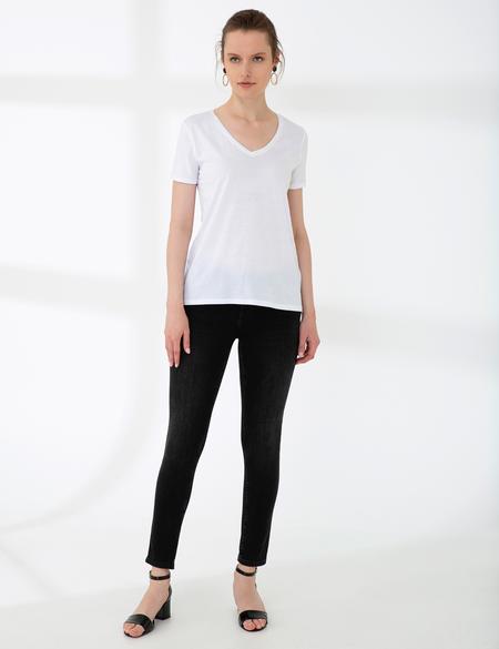 Beyaz Regular Fit V Yaka Tişört - 50202619003