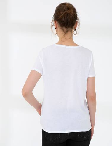 Beyaz Standart Fit V Yaka T-Shirt