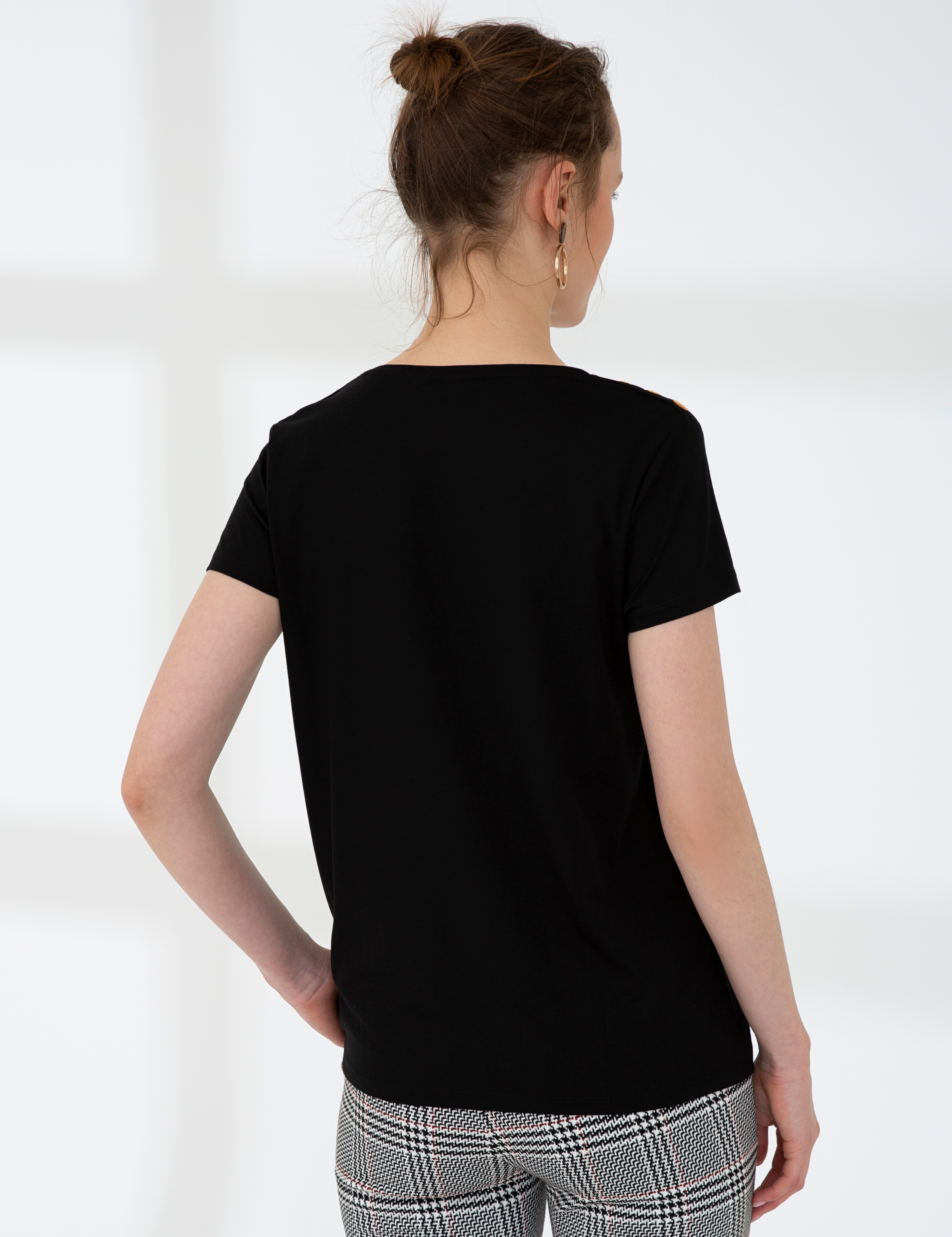 Siyah Standart Fit V Yaka T-Shirt - Image 4