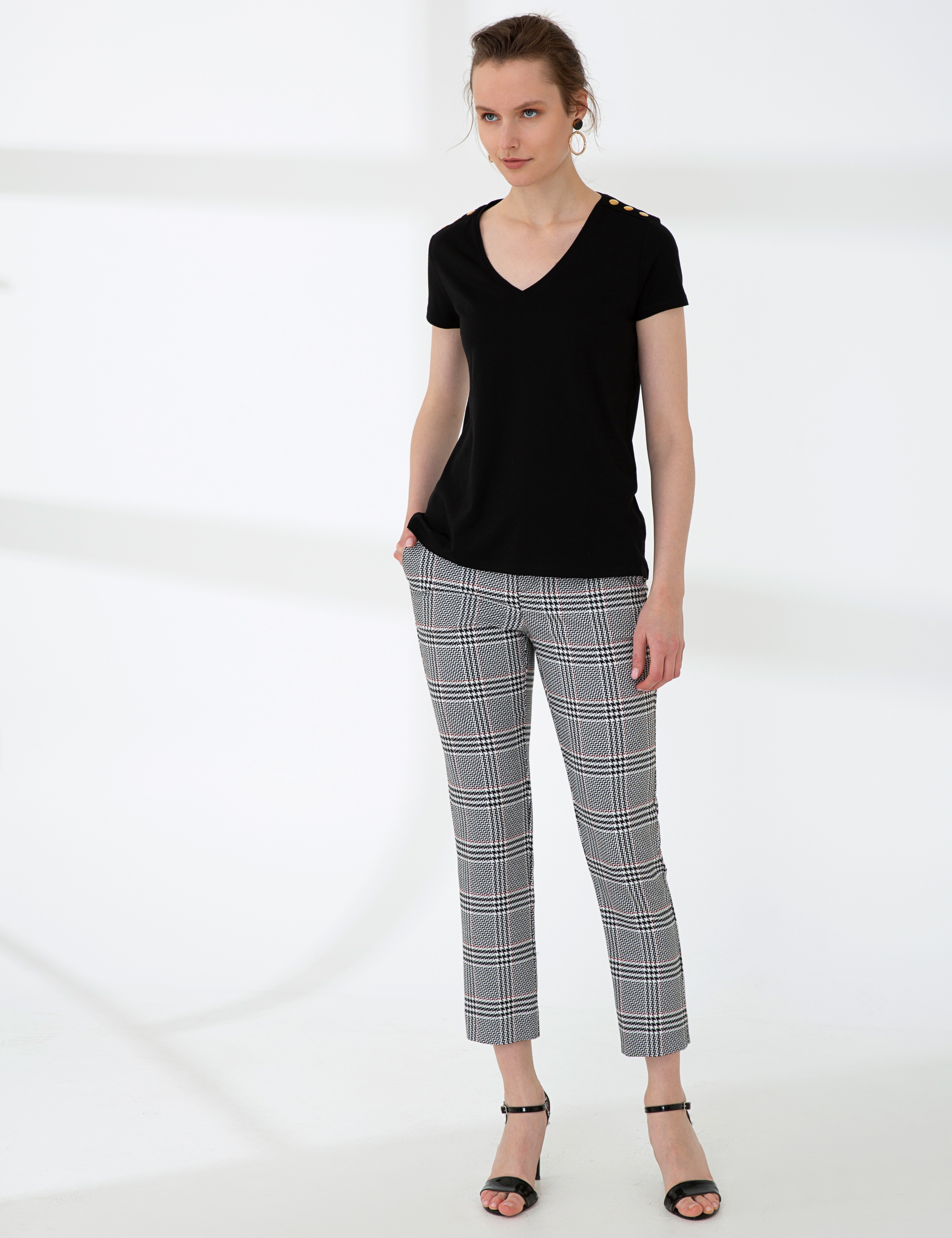 Siyah Standart Fit V Yaka T-Shirt
