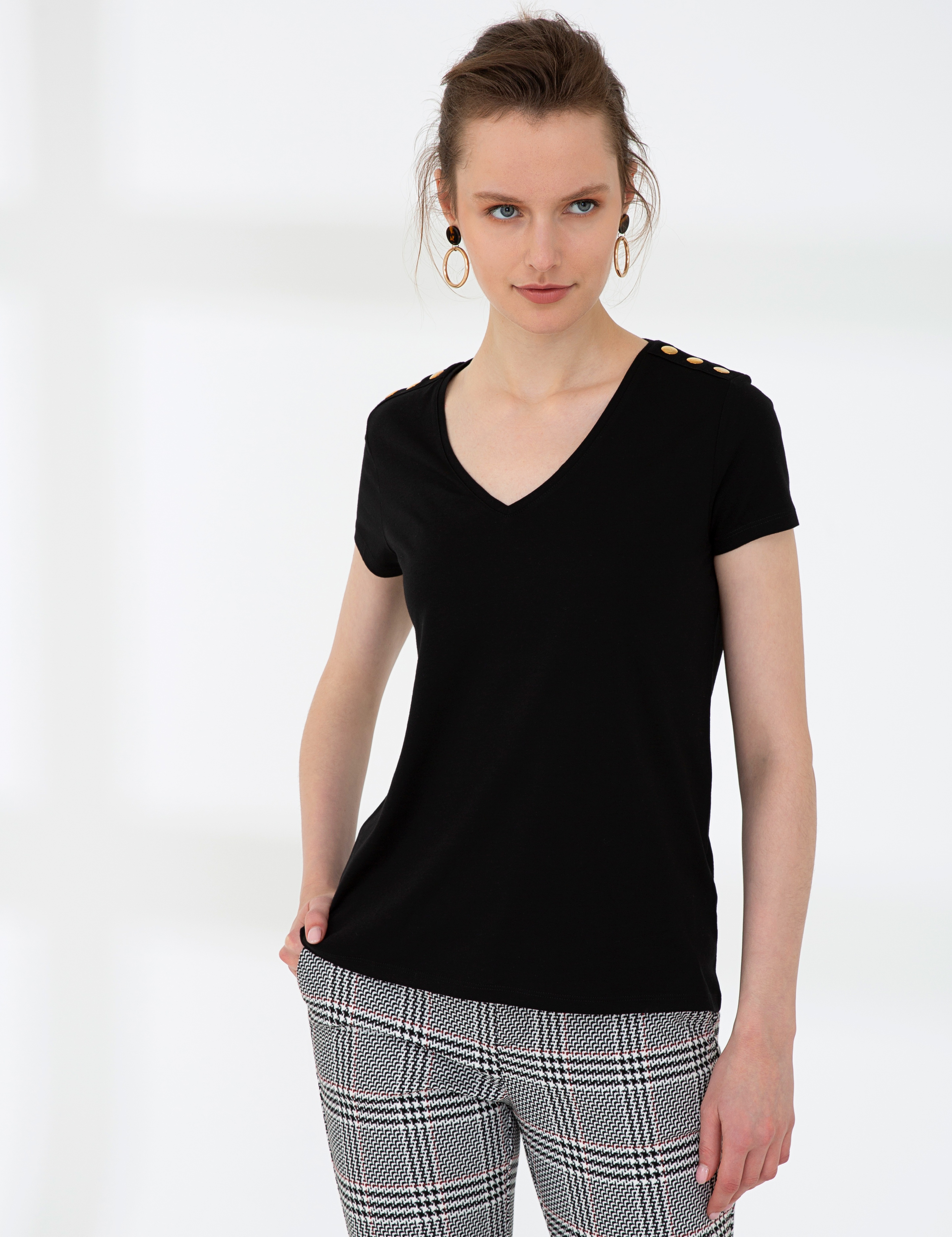 Siyah Standart Fit V Yaka T-Shirt - Image 3