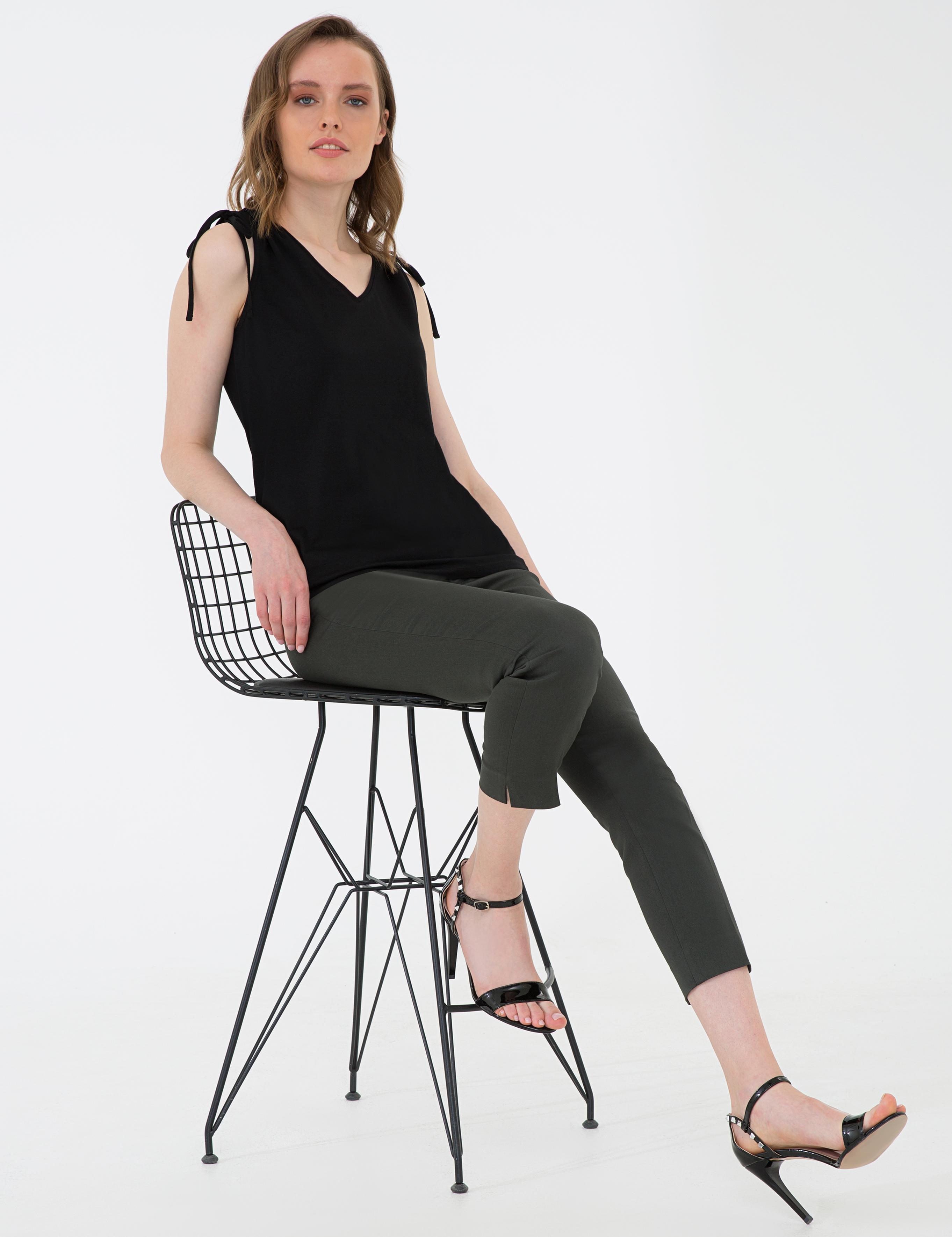 Siyah Kolsuz Tişört