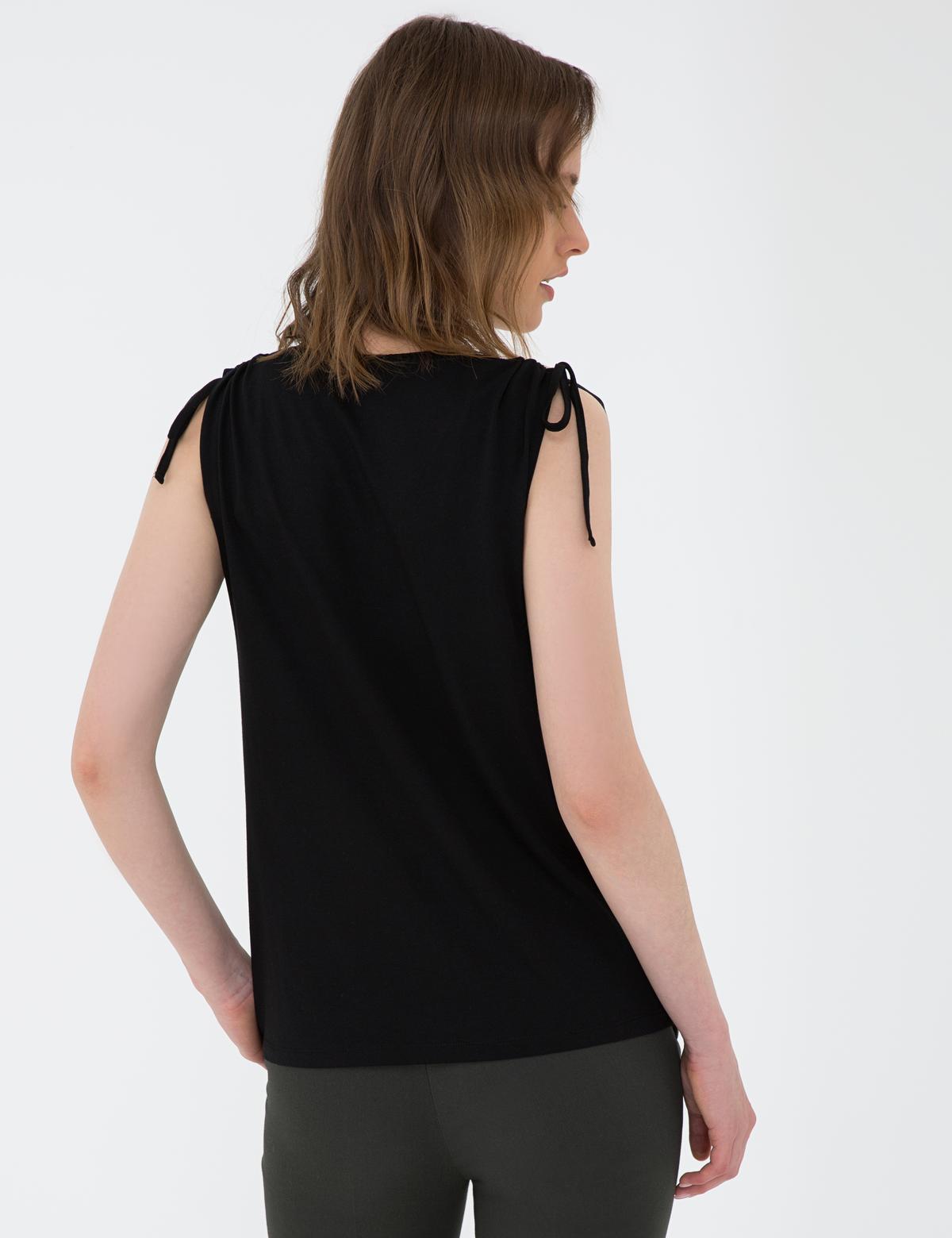 Siyah Kolsuz Tişört - 50200747002